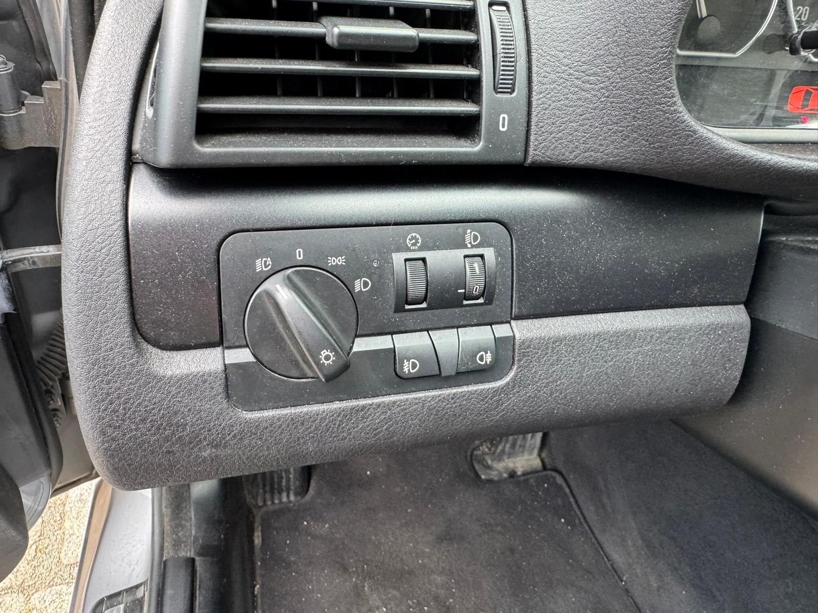 Fahrzeugabbildung BMW 318i Edition Lifestyle *AHK*KLIMA*SHZ*PDC*