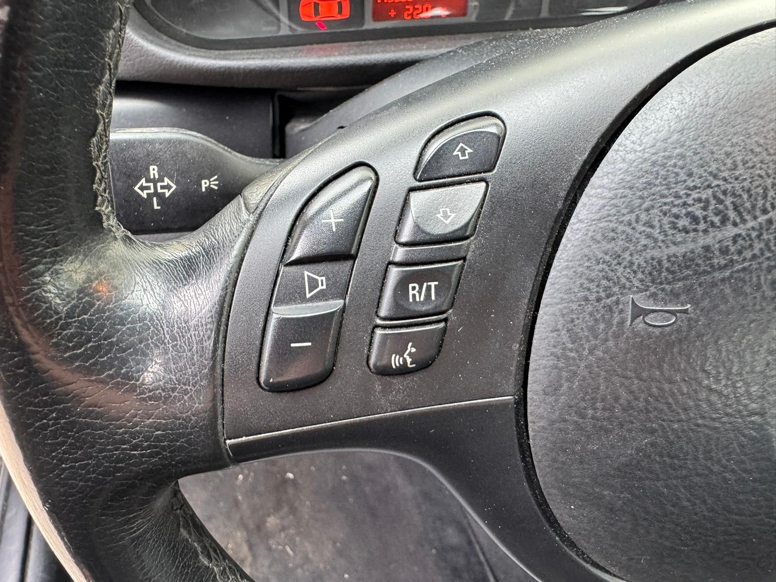 Fahrzeugabbildung BMW 318i Edition Lifestyle *AHK*KLIMA*SHZ*PDC*