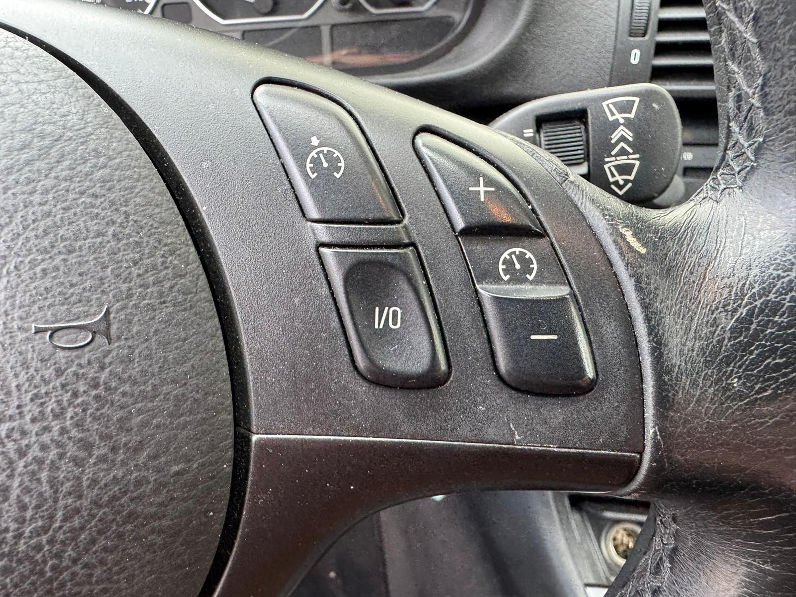 Fahrzeugabbildung BMW 318i Edition Lifestyle *AHK*KLIMA*SHZ*PDC*