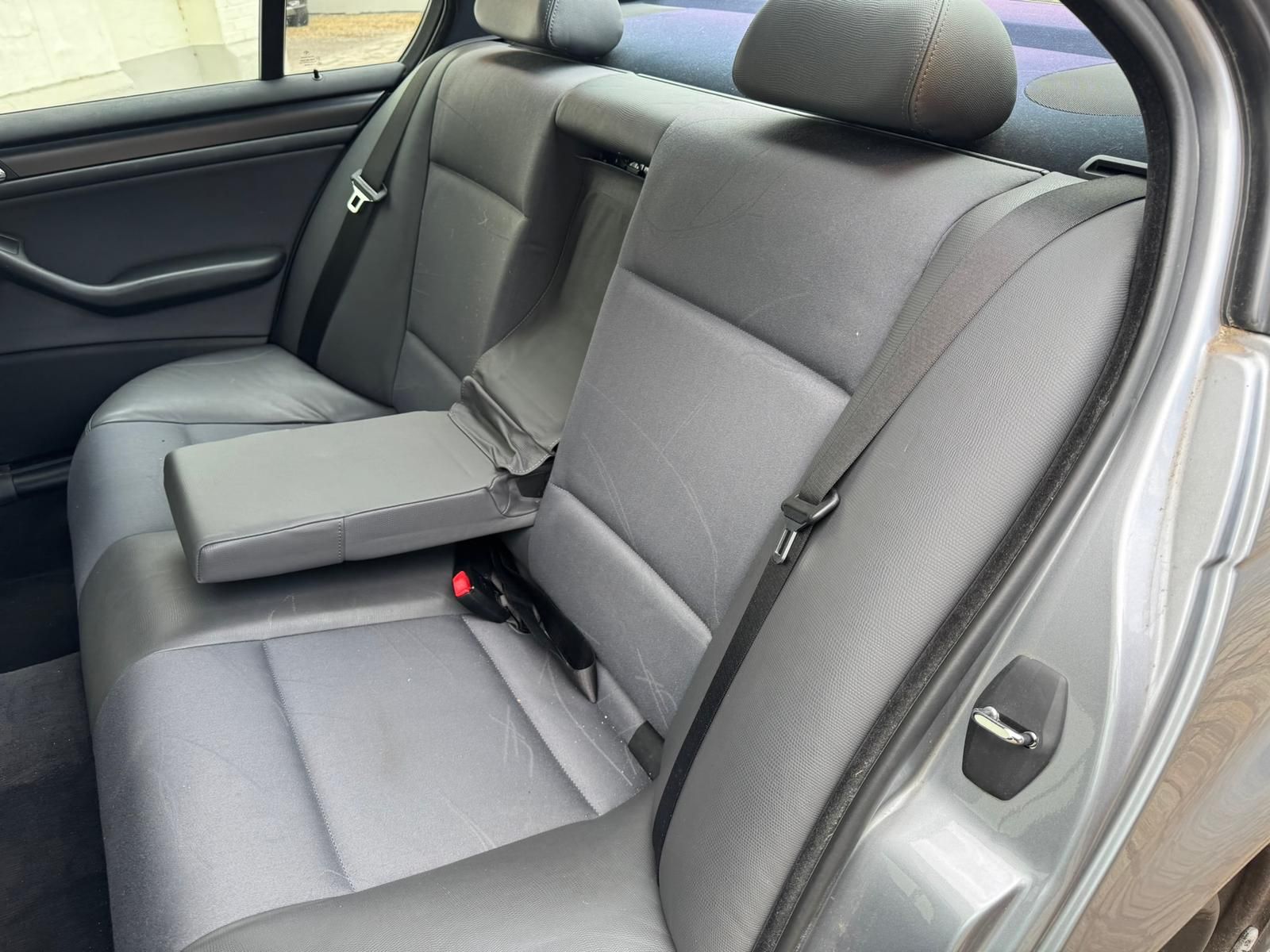 Fahrzeugabbildung BMW 318i Edition Lifestyle *AHK*KLIMA*SHZ*PDC*