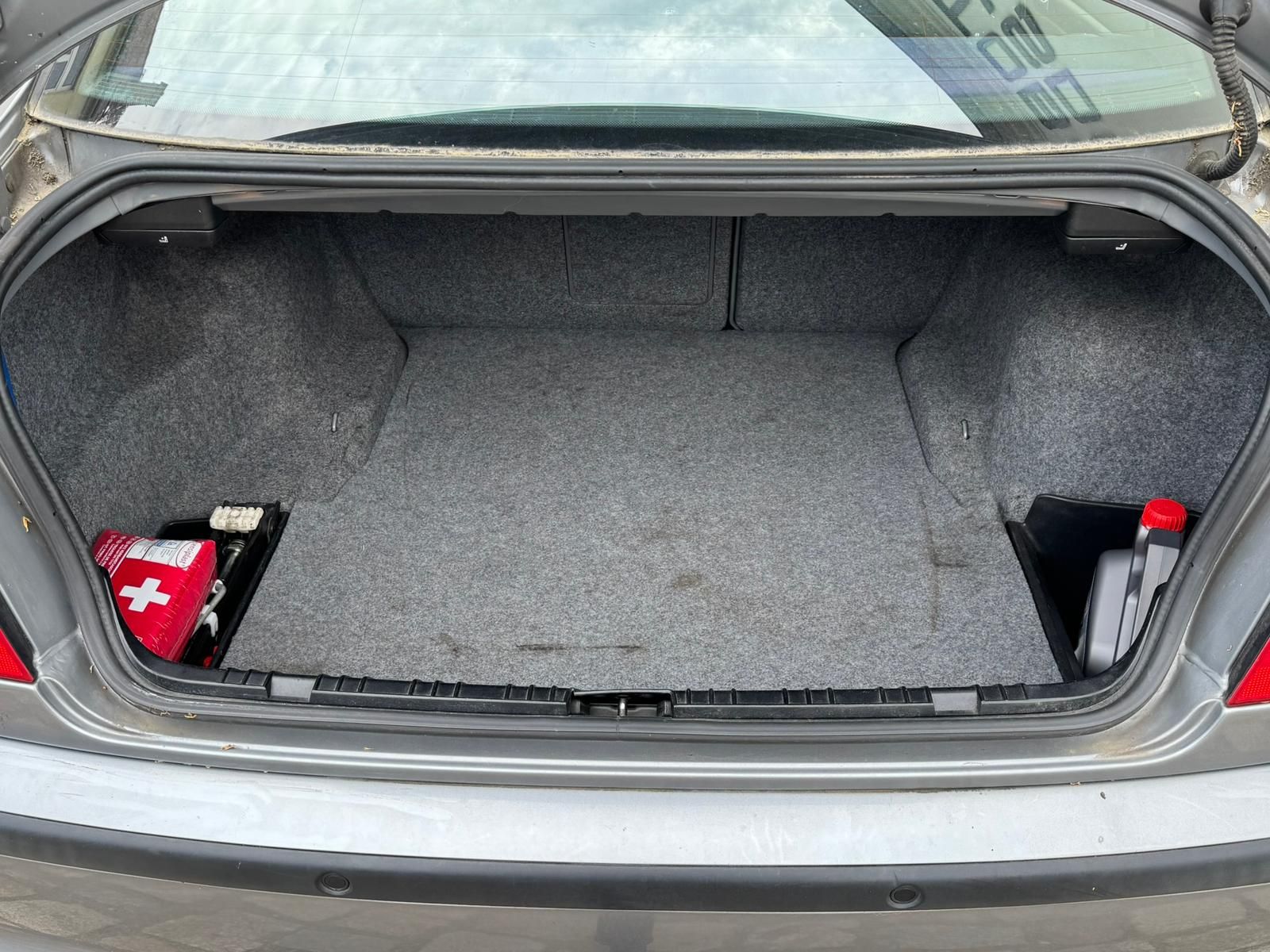 Fahrzeugabbildung BMW 318i Edition Lifestyle *AHK*KLIMA*SHZ*PDC*