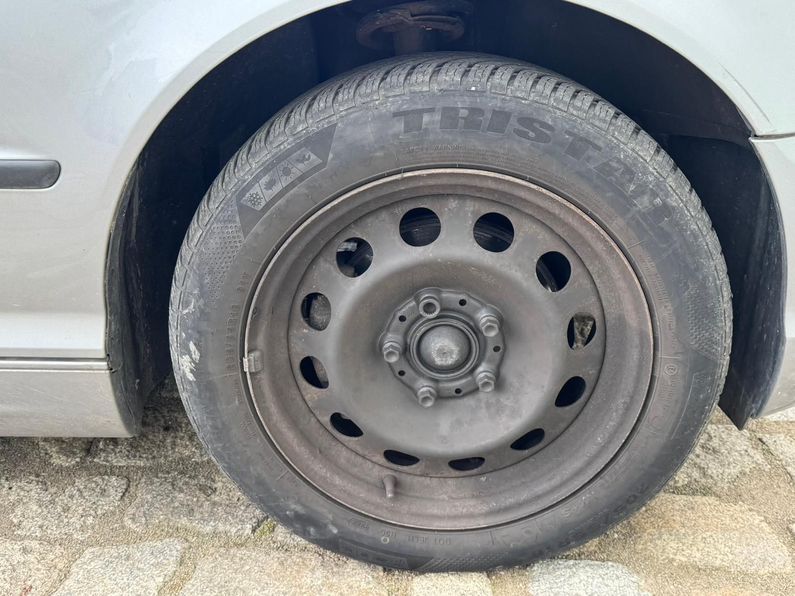 Fahrzeugabbildung BMW 318i Edition Lifestyle *AHK*KLIMA*SHZ*PDC*