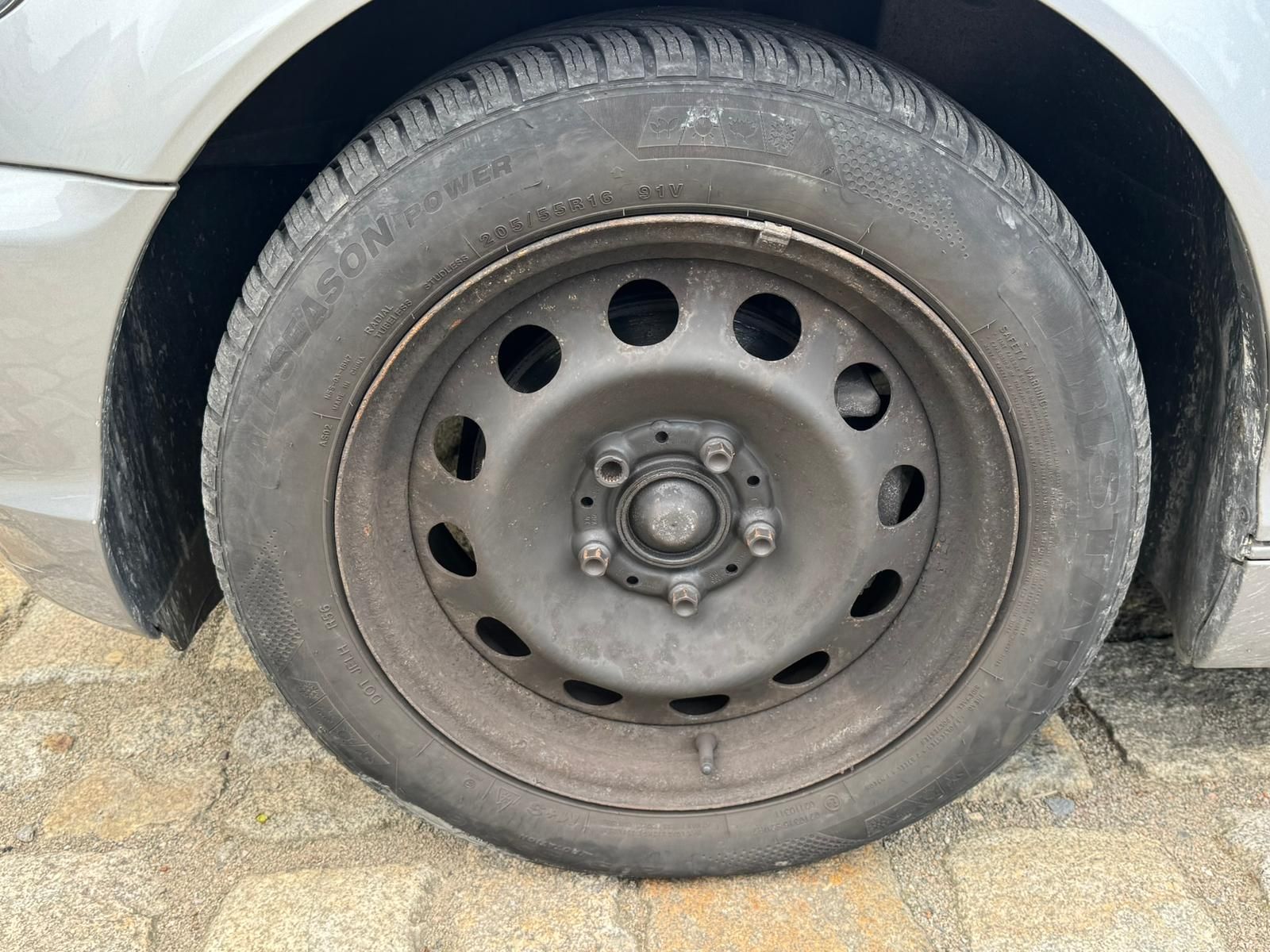Fahrzeugabbildung BMW 318i Edition Lifestyle *AHK*KLIMA*SHZ*PDC*