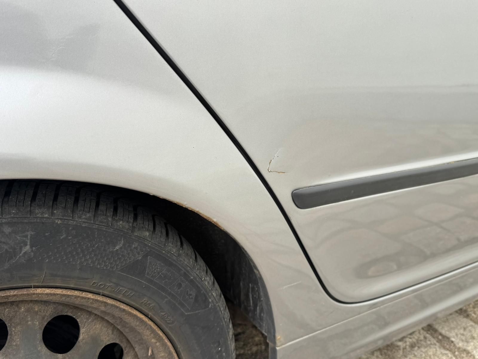 Fahrzeugabbildung BMW 318i Edition Lifestyle *AHK*KLIMA*SHZ*PDC*