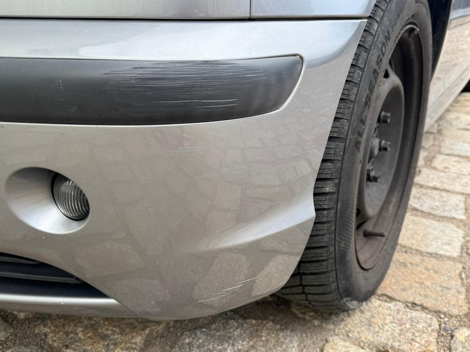 Fahrzeugabbildung BMW 318i Edition Lifestyle *AHK*KLIMA*SHZ*PDC*