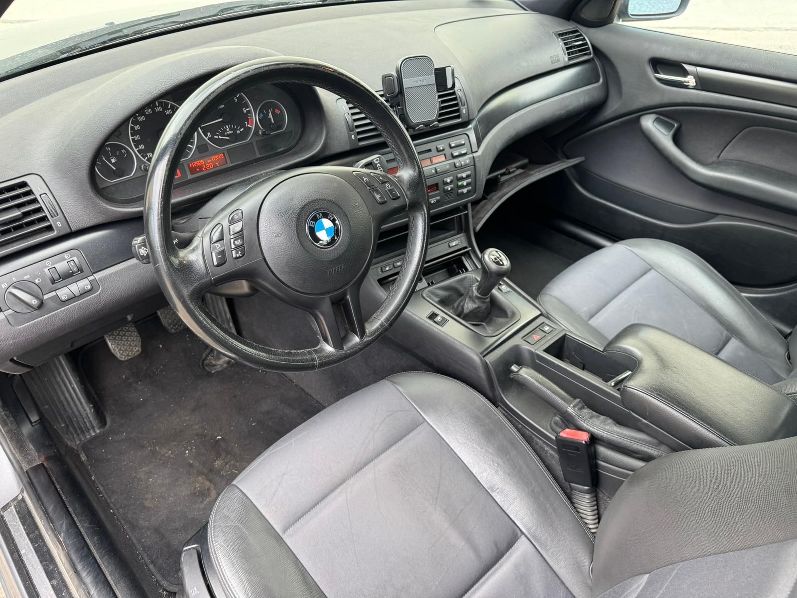 Fahrzeugabbildung BMW 318i Edition Lifestyle *AHK*KLIMA*SHZ*PDC*