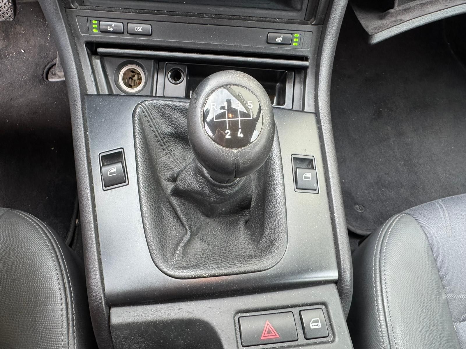 Fahrzeugabbildung BMW 318i Edition Lifestyle *AHK*KLIMA*SHZ*PDC*