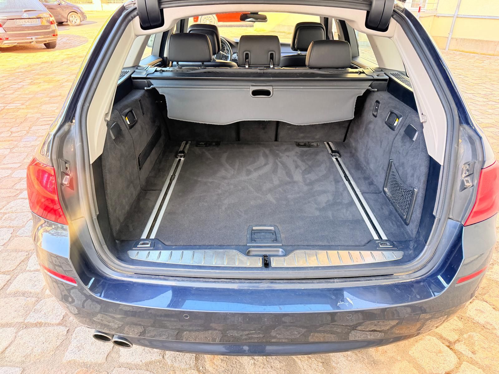 Fahrzeugabbildung BMW 520d Touring *AHK*NAVI*L-HZG*BI-X*