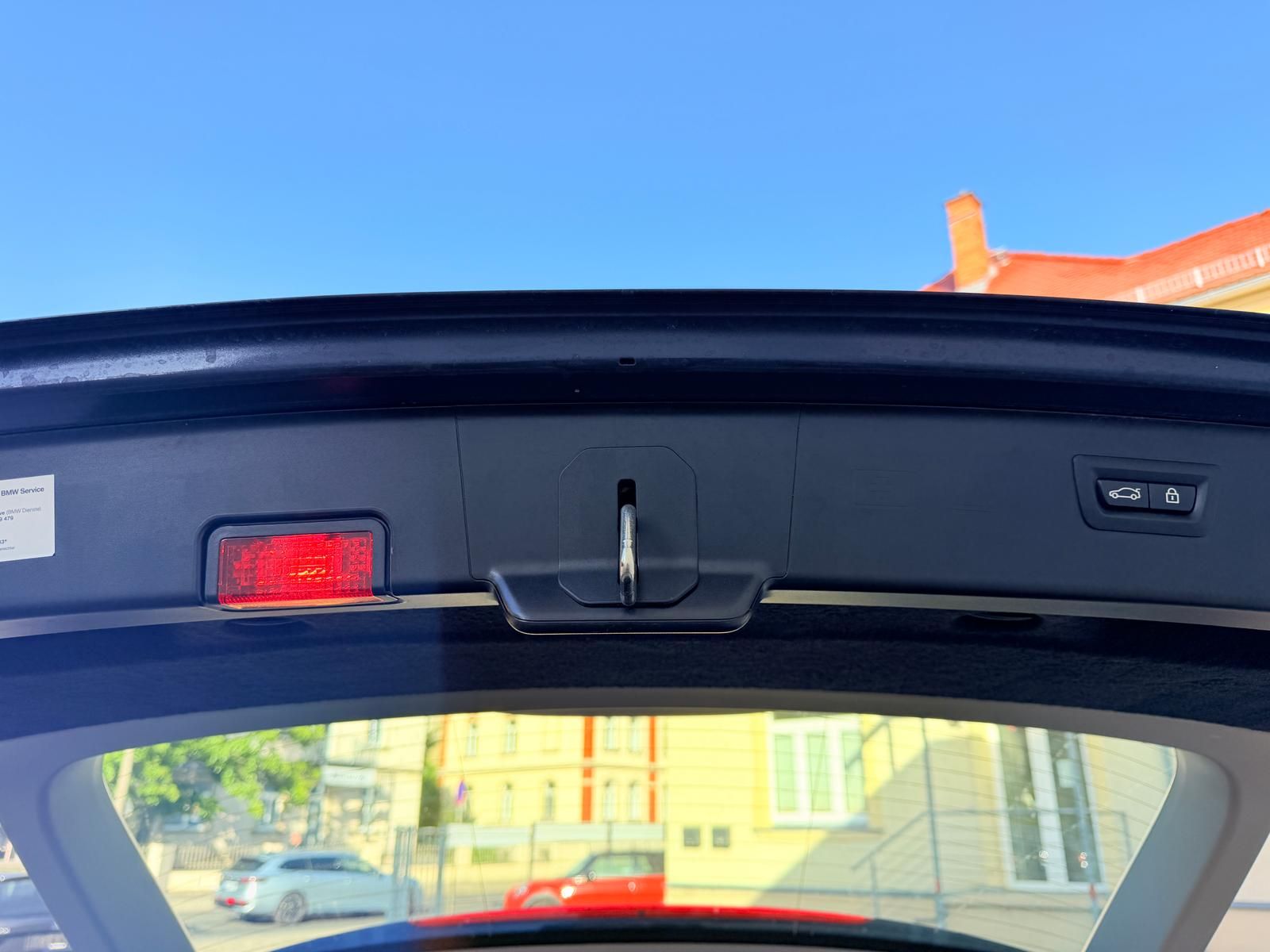 Fahrzeugabbildung BMW 520d Touring *AHK*NAVI*L-HZG*BI-X*