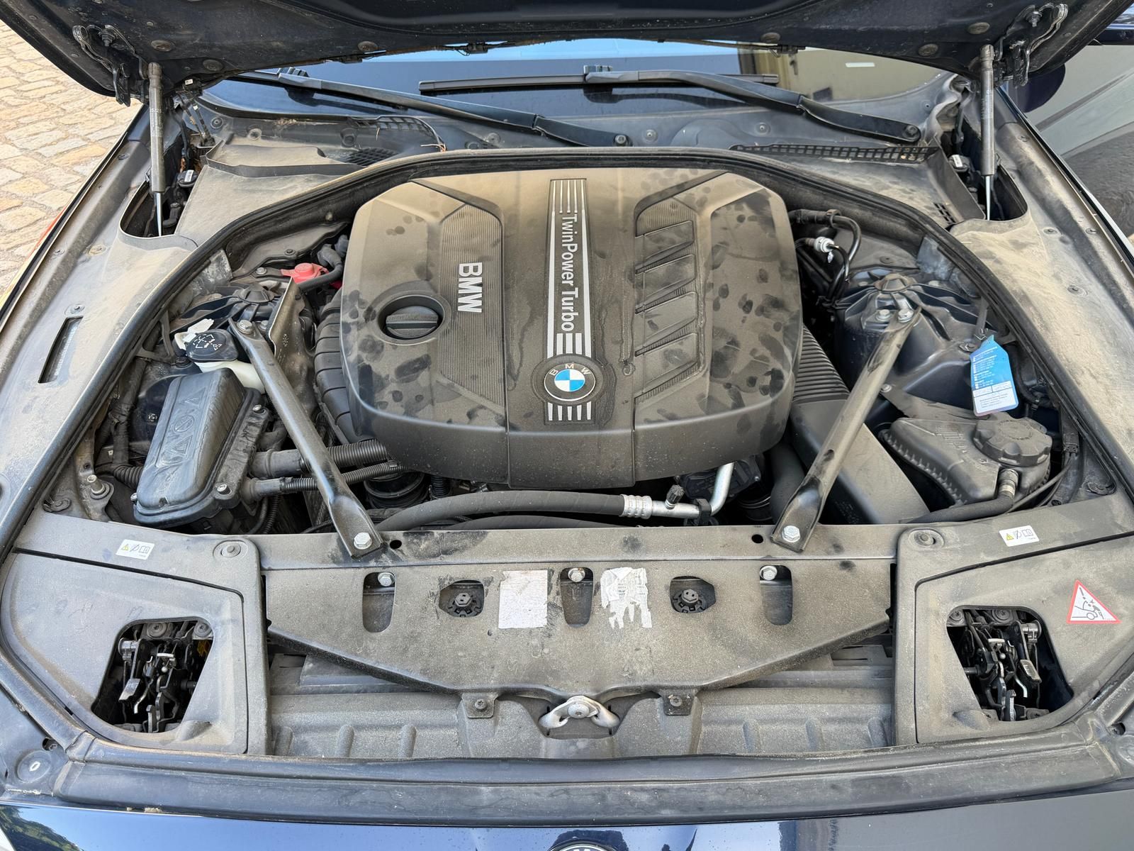 Fahrzeugabbildung BMW 520d Touring *AHK*NAVI*L-HZG*BI-X*