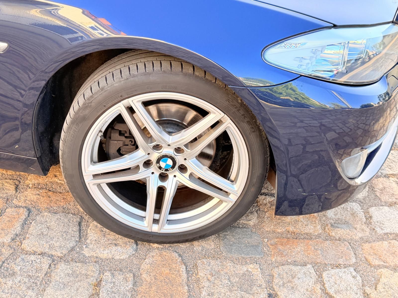Fahrzeugabbildung BMW 520d Touring *AHK*NAVI*L-HZG*BI-X*