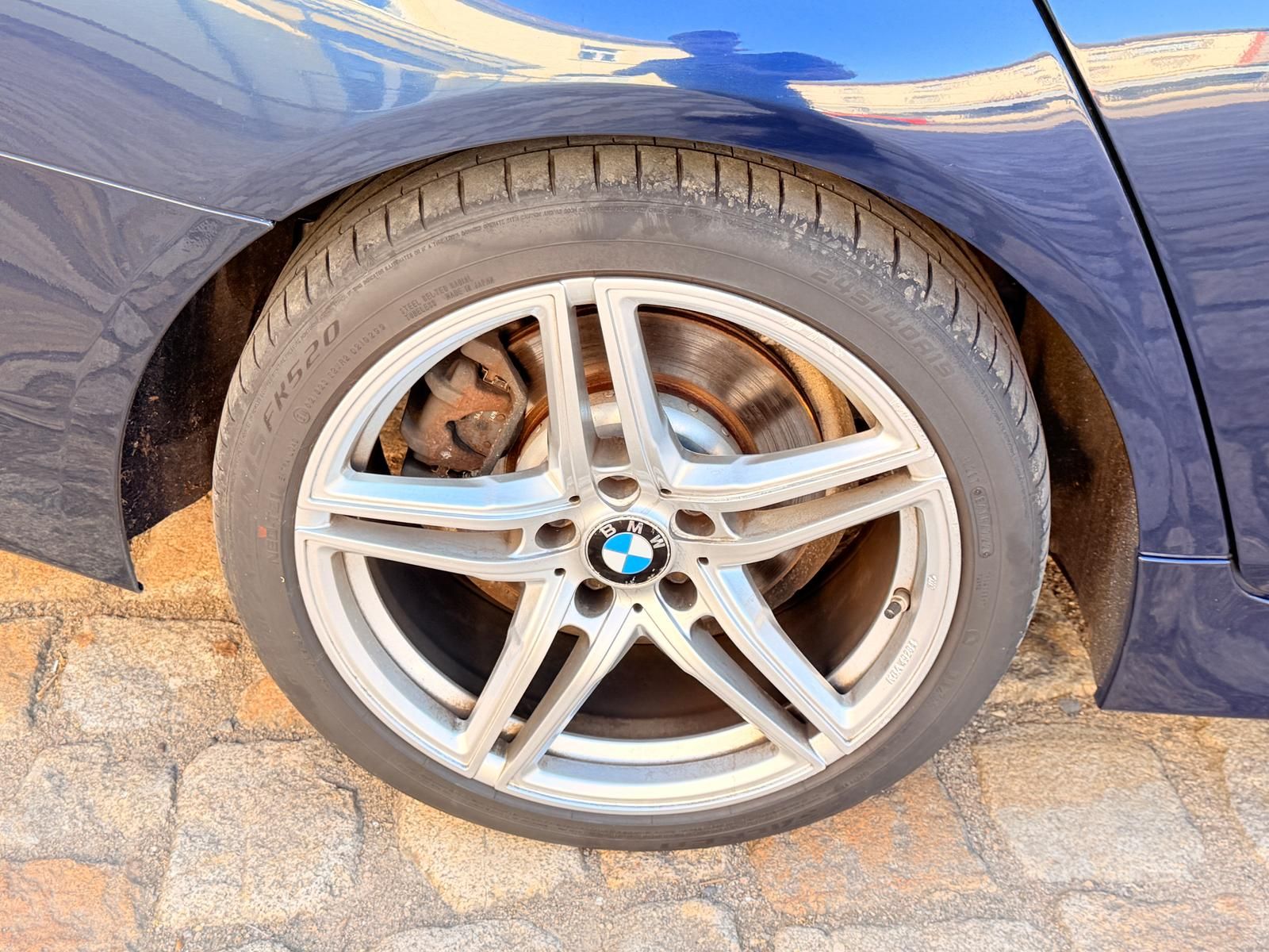 Fahrzeugabbildung BMW 520d Touring *AHK*NAVI*L-HZG*BI-X*