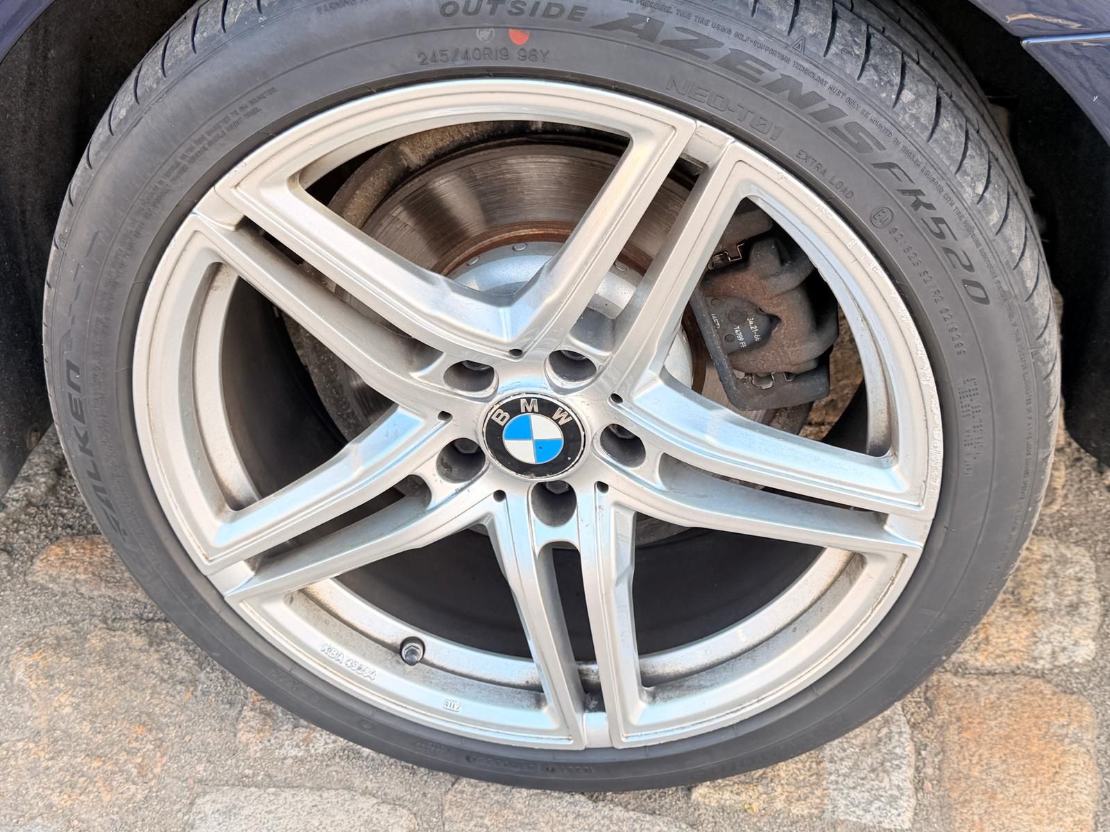 Fahrzeugabbildung BMW 520d Touring *AHK*NAVI*L-HZG*BI-X*