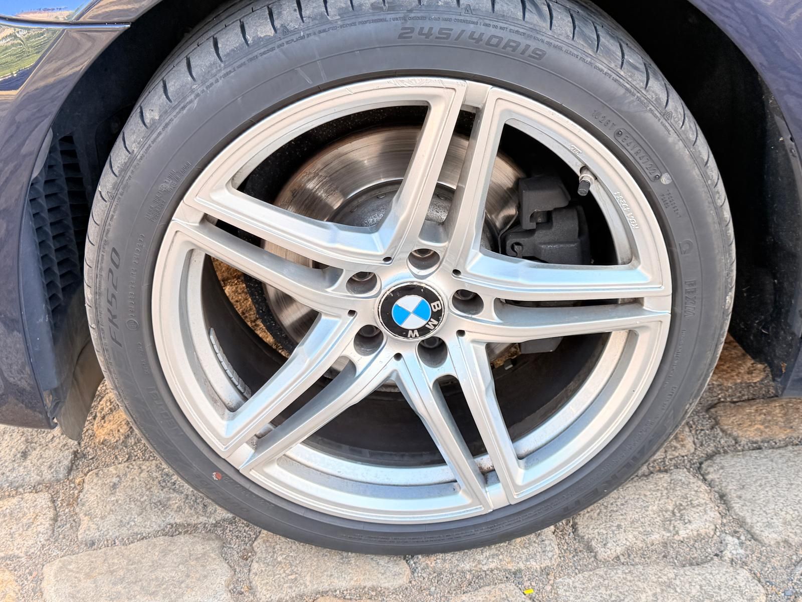 Fahrzeugabbildung BMW 520d Touring *AHK*NAVI*L-HZG*BI-X*