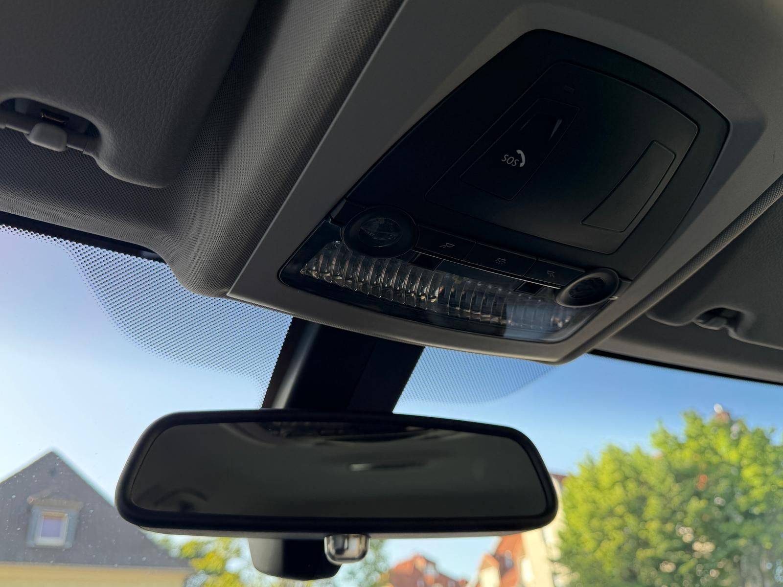 Fahrzeugabbildung BMW 520d Touring *AHK*NAVI*L-HZG*BI-X*