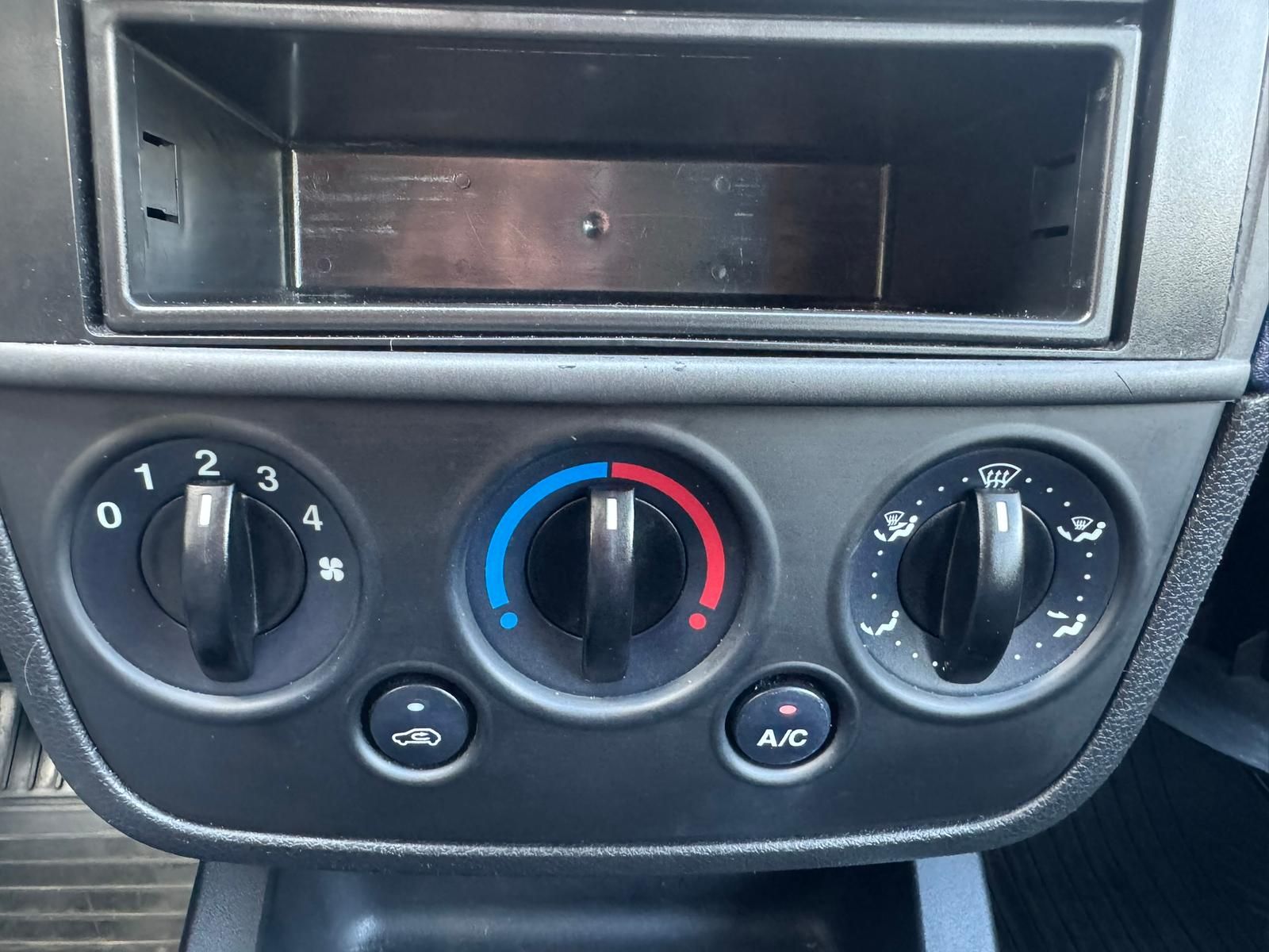 Fahrzeugabbildung Ford Fiesta 1.3  Fun X *KLIMA*BEH. FRONTSCHEIBE*