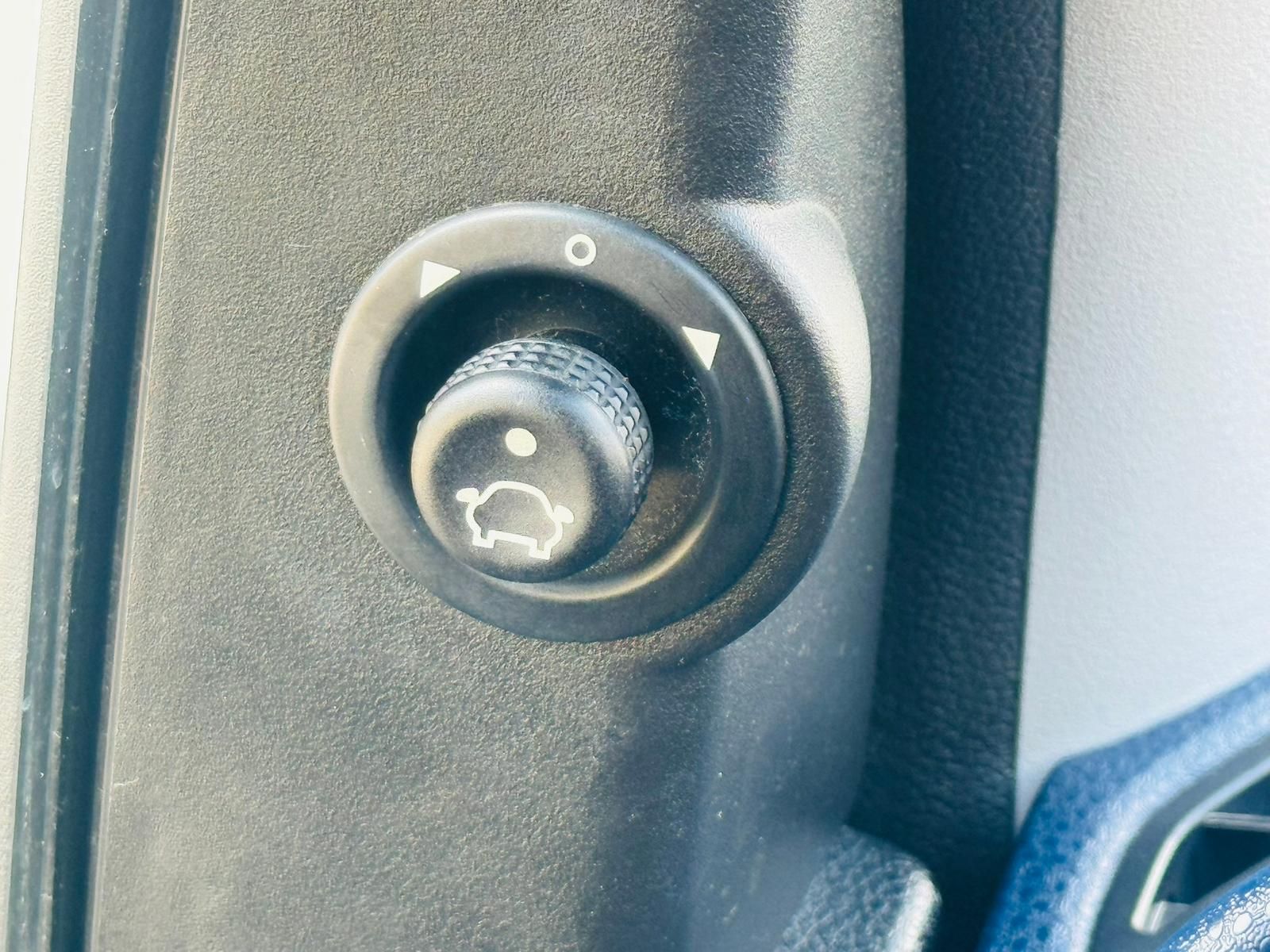 Fahrzeugabbildung Ford Fiesta 1.3  Fun X *KLIMA*BEH. FRONTSCHEIBE*