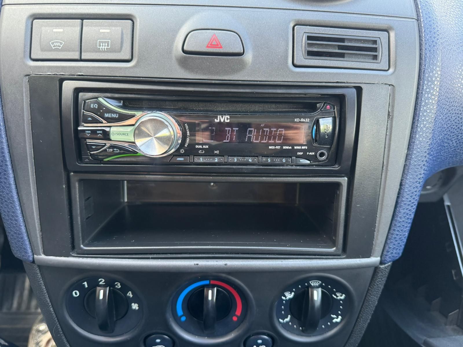 Fahrzeugabbildung Ford Fiesta 1.3  Fun X *KLIMA*BEH. FRONTSCHEIBE*