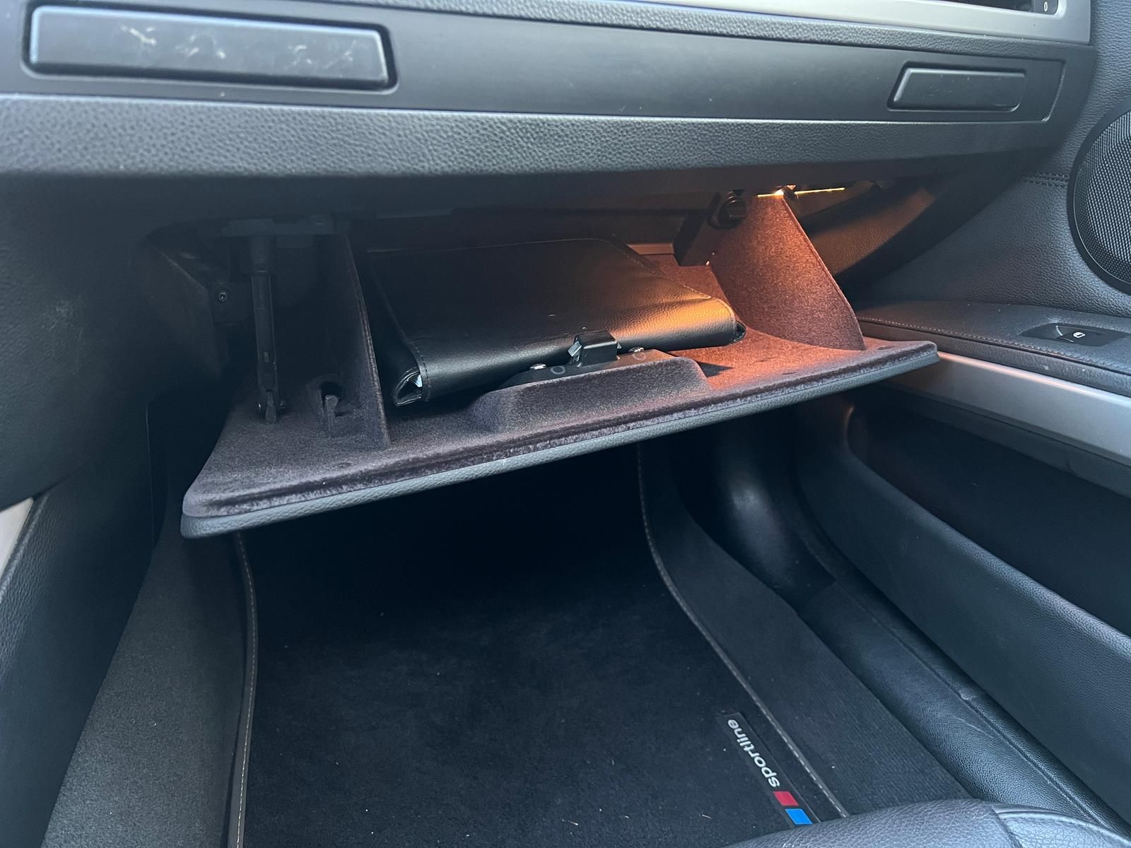 Fahrzeugabbildung BMW 325i  Touring *Bi-XENON*LEDER*PANO*TEMPO*