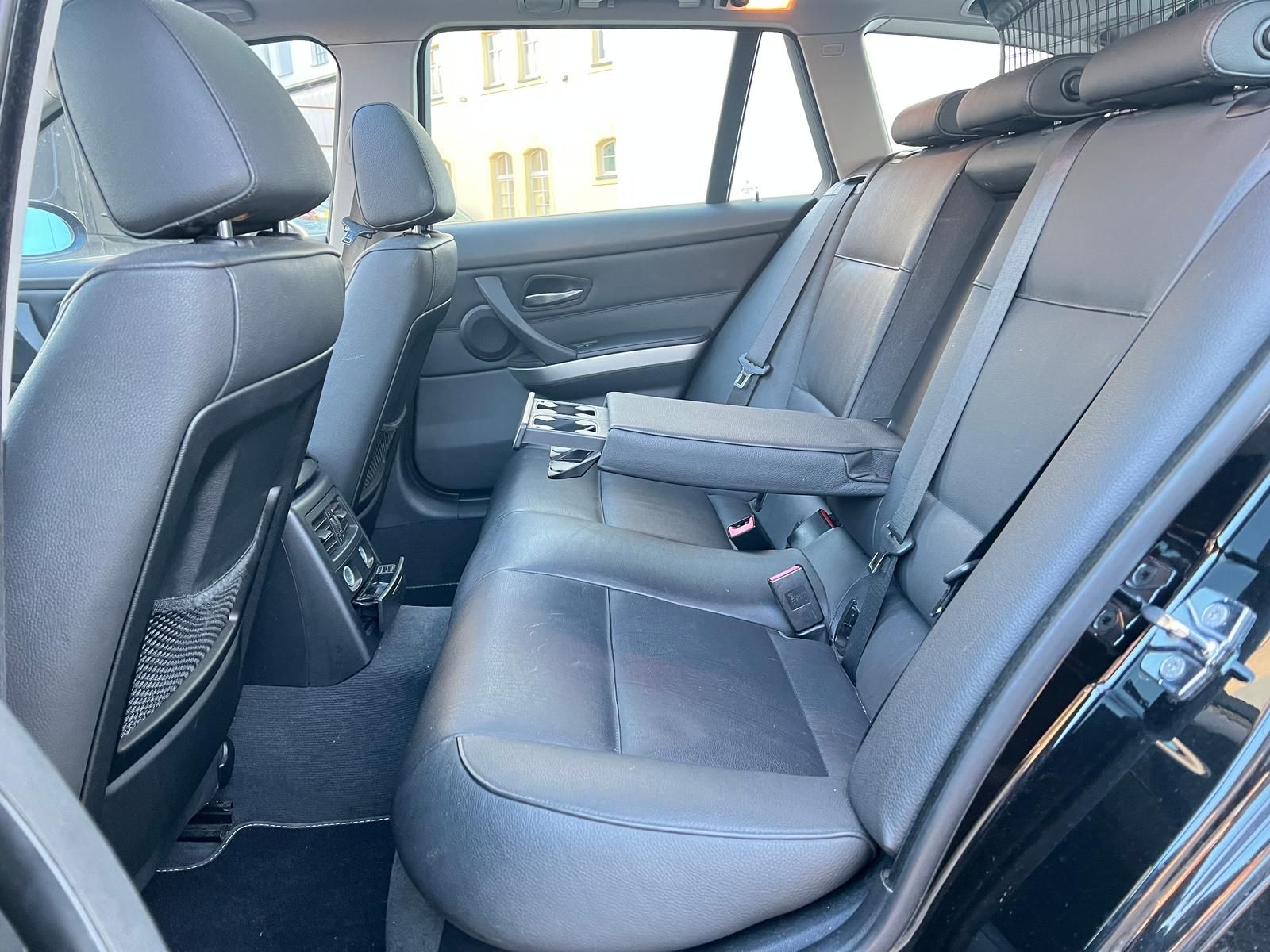 Fahrzeugabbildung BMW 325i  Touring *Bi-XENON*LEDER*PANO*TEMPO*