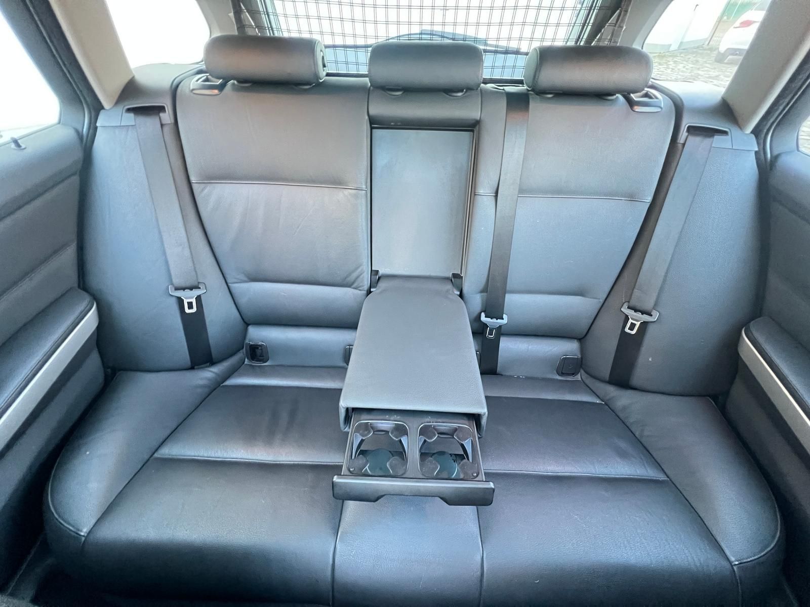 Fahrzeugabbildung BMW 325i  Touring *Bi-XENON*LEDER*PANO*TEMPO*