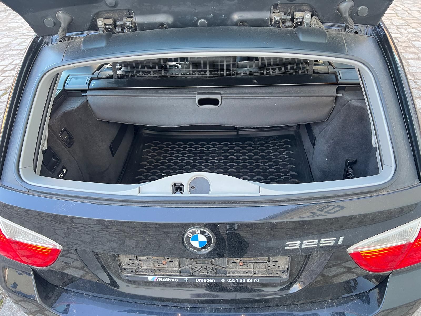Fahrzeugabbildung BMW 325i  Touring *Bi-XENON*LEDER*PANO*TEMPO*