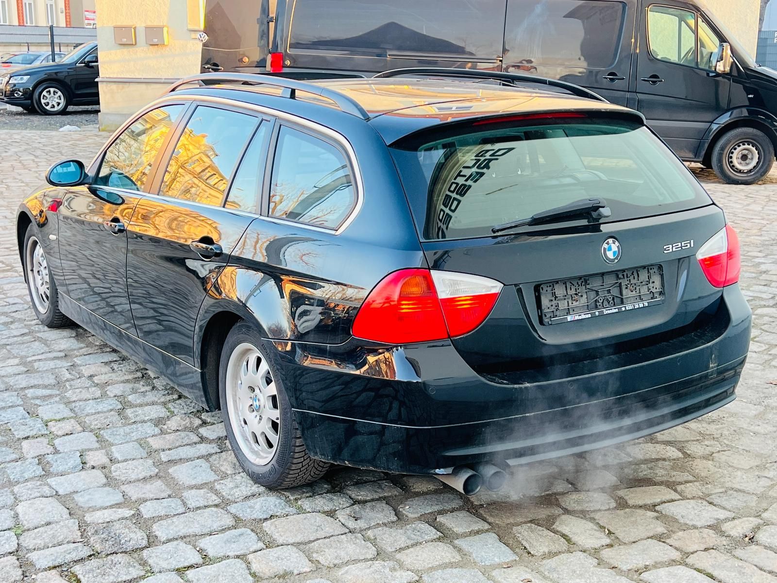 Fahrzeugabbildung BMW 325i  Touring *Bi-XENON*LEDER*PANO*TEMPO*