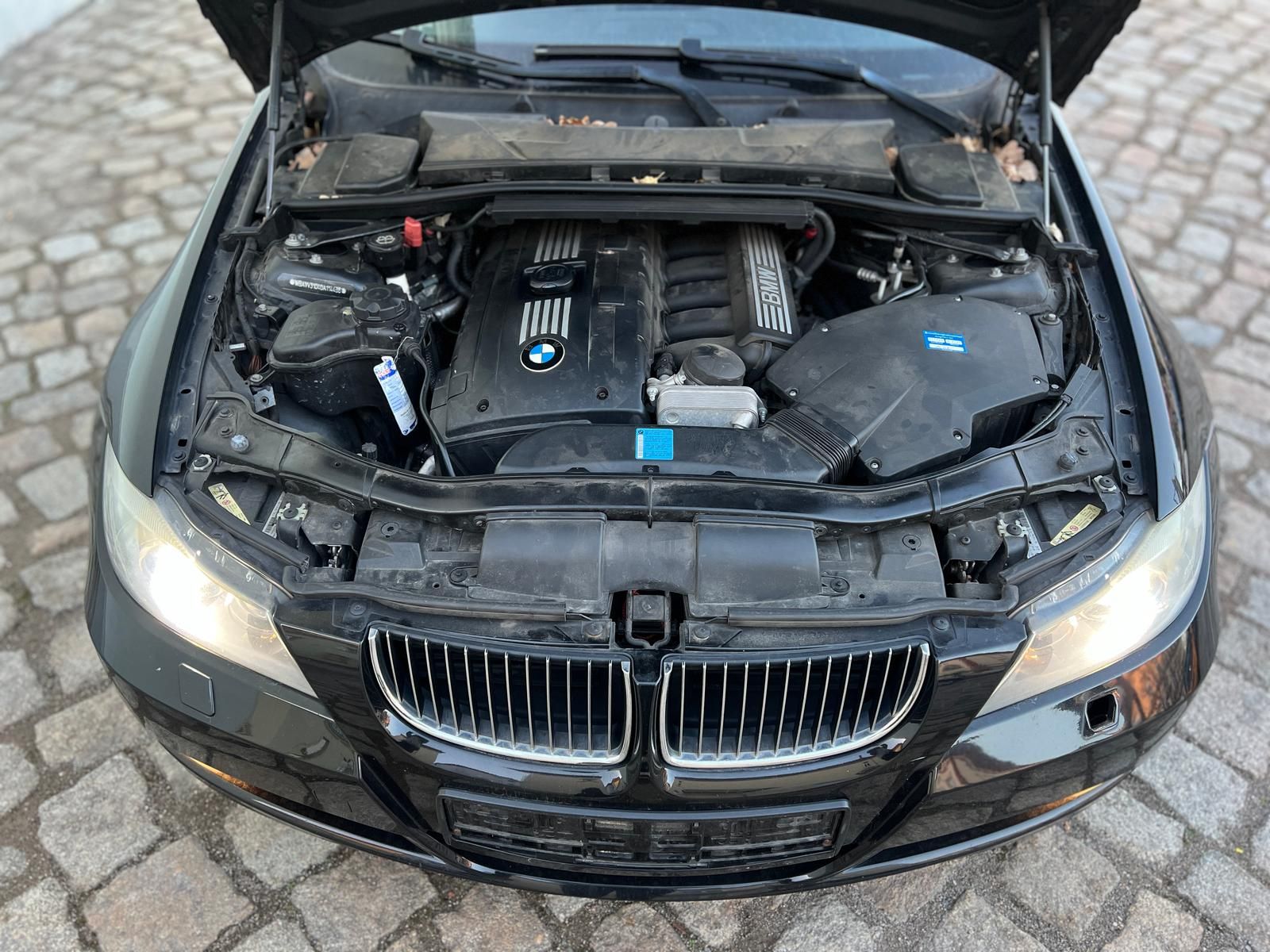 Fahrzeugabbildung BMW 325i  Touring *Bi-XENON*LEDER*PANO*TEMPO*