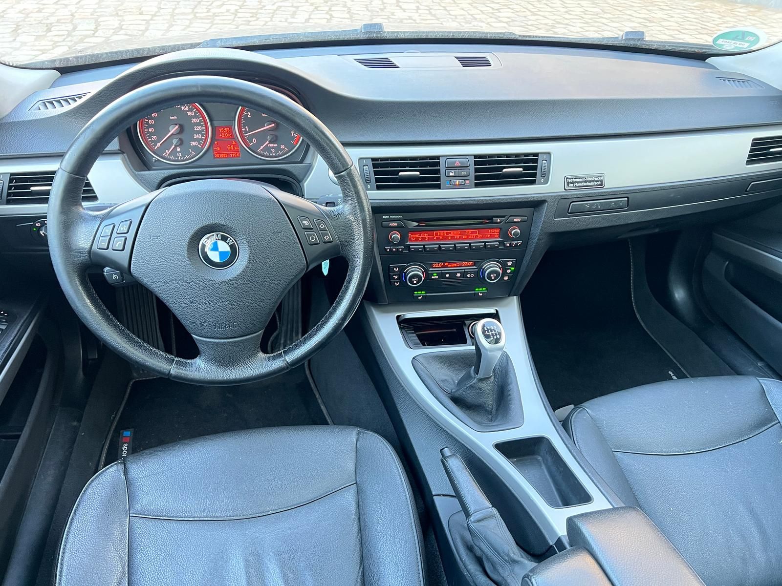 Fahrzeugabbildung BMW 325i  Touring *Bi-XENON*LEDER*PANO*TEMPO*