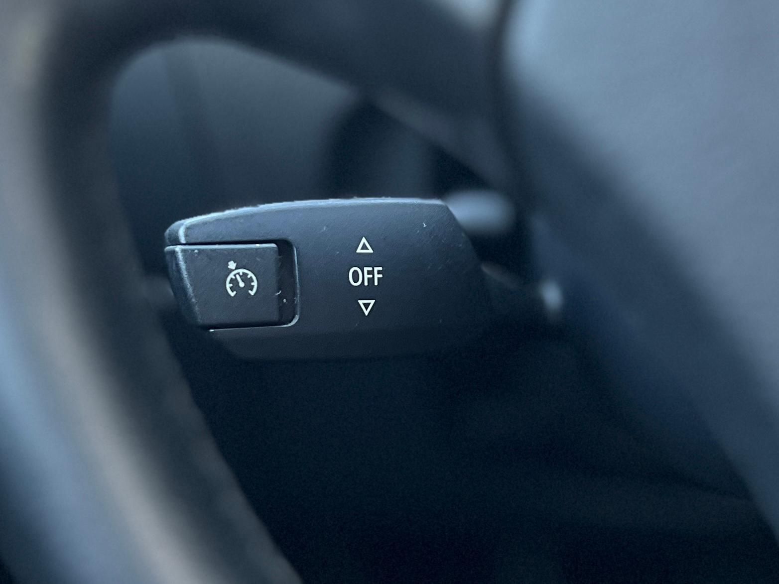 Fahrzeugabbildung BMW 325i  Touring *Bi-XENON*LEDER*PANO*TEMPO*