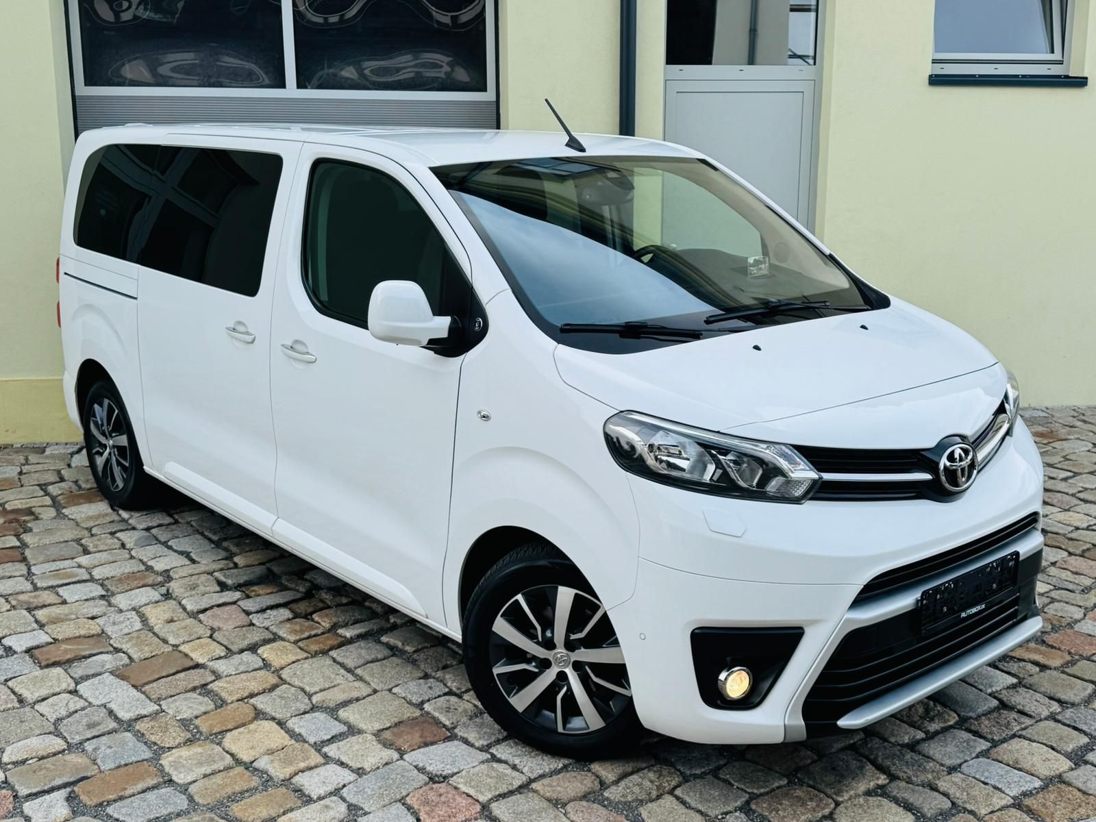 Fahrzeugabbildung Toyota Proace (Verso) 2.0 D-4D Team D |ACC|AHK|STHZG|