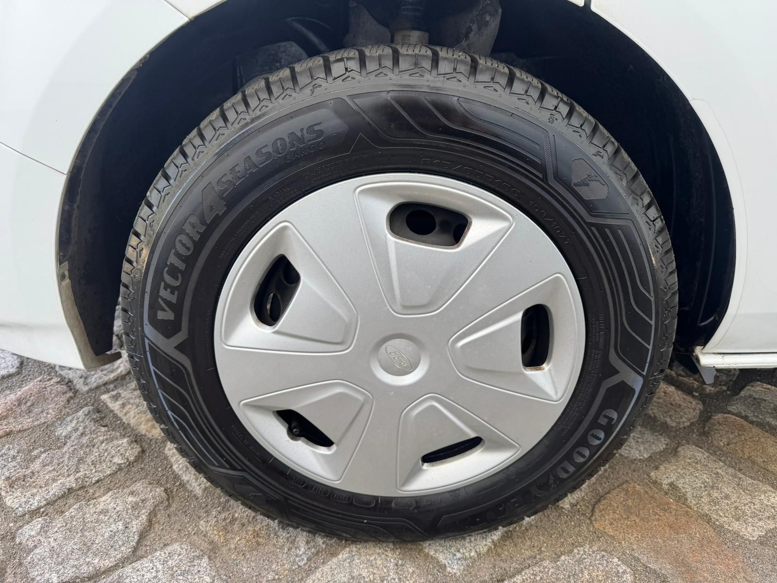 Fahrzeugabbildung Ford Tourneo Custom 2.0 TDCi L1 Trend | 2xPDC | KLIMA