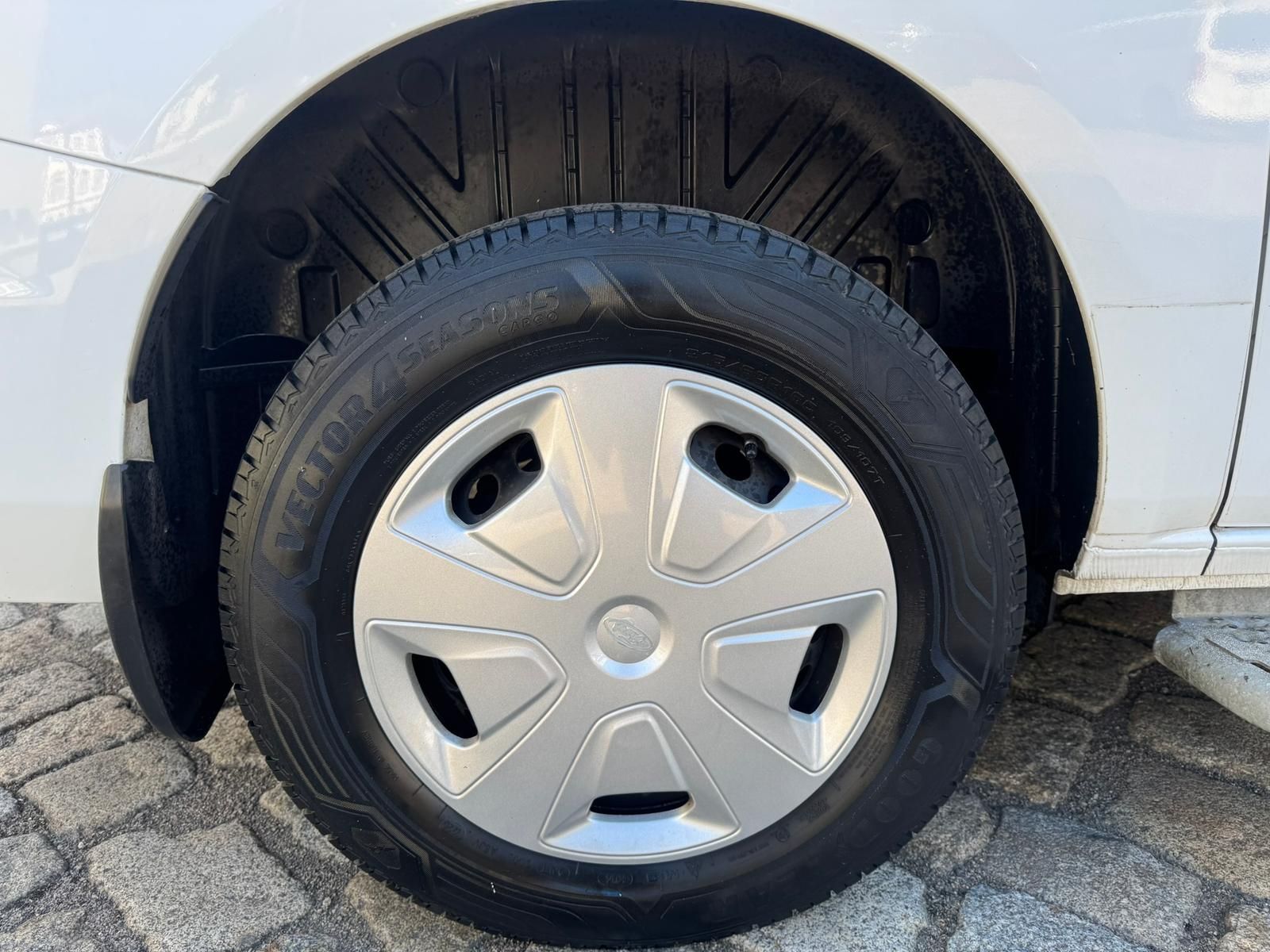 Fahrzeugabbildung Ford Tourneo Custom 2.0 TDCi L1 Trend | 2xPDC | KLIMA