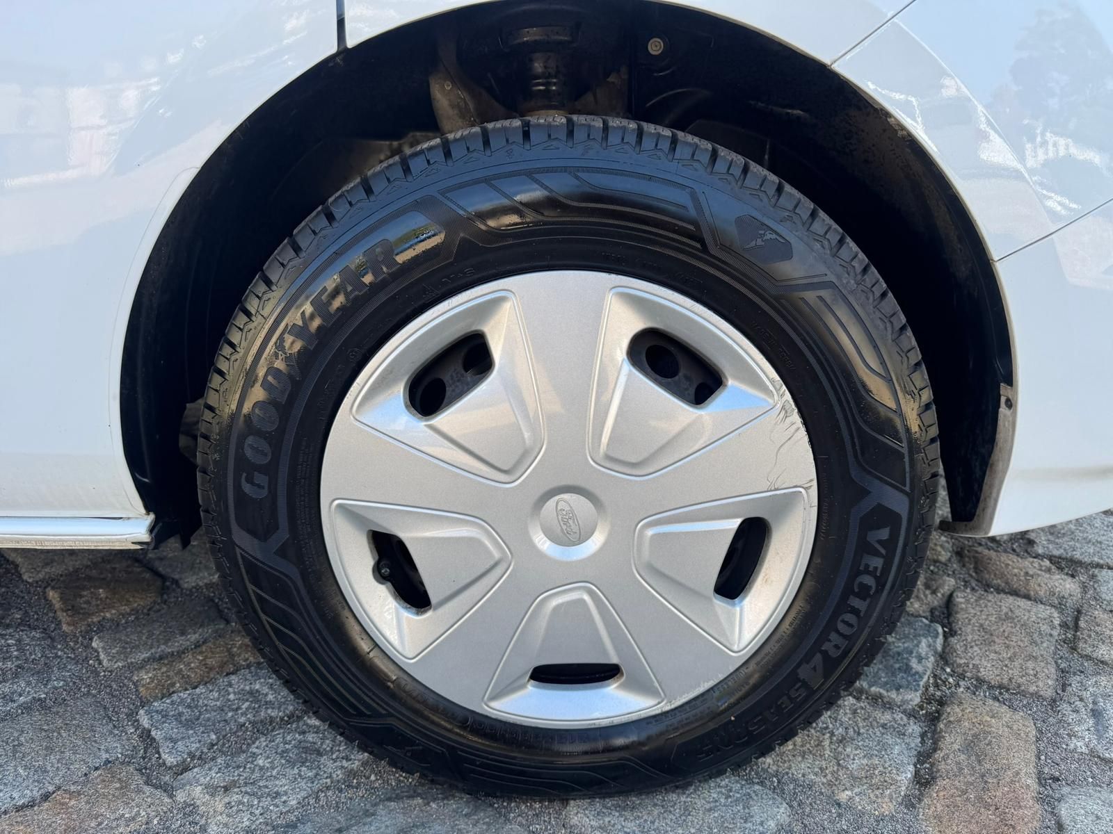Fahrzeugabbildung Ford Tourneo Custom 2.0 TDCi L1 Trend | 2xPDC | KLIMA