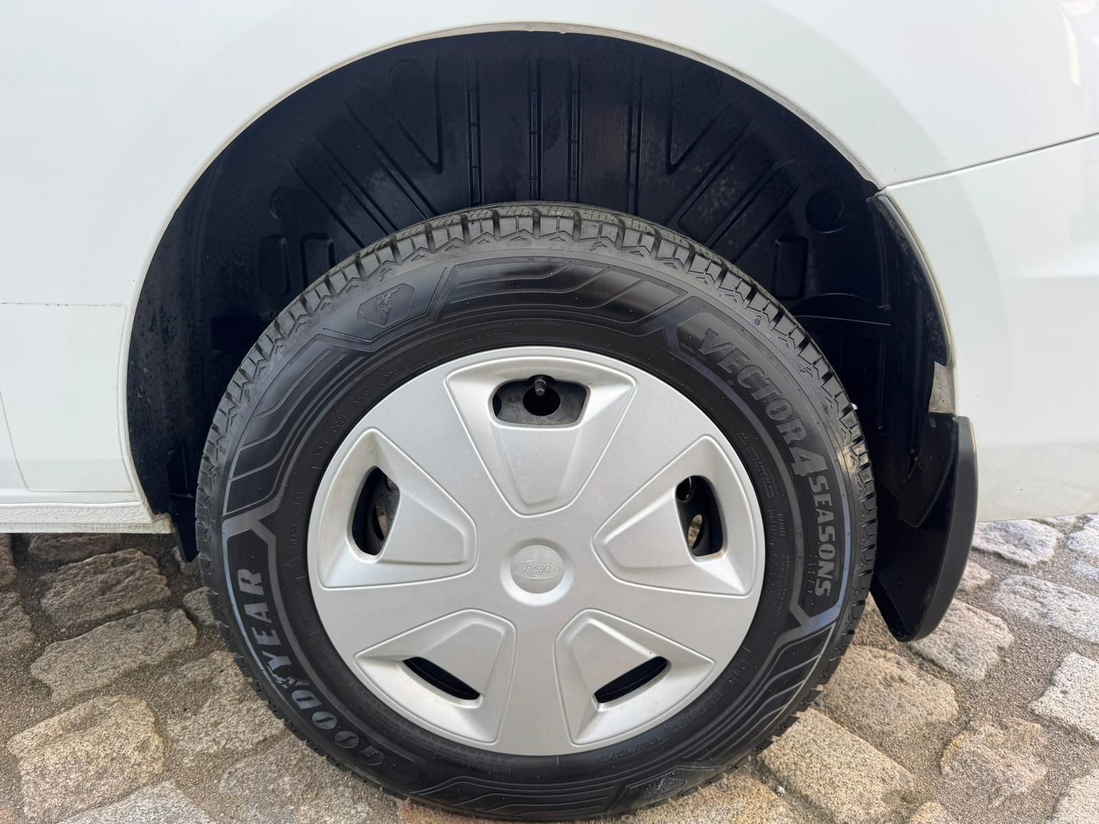Fahrzeugabbildung Ford Tourneo Custom 2.0 TDCi L1 Trend | 2xPDC | KLIMA
