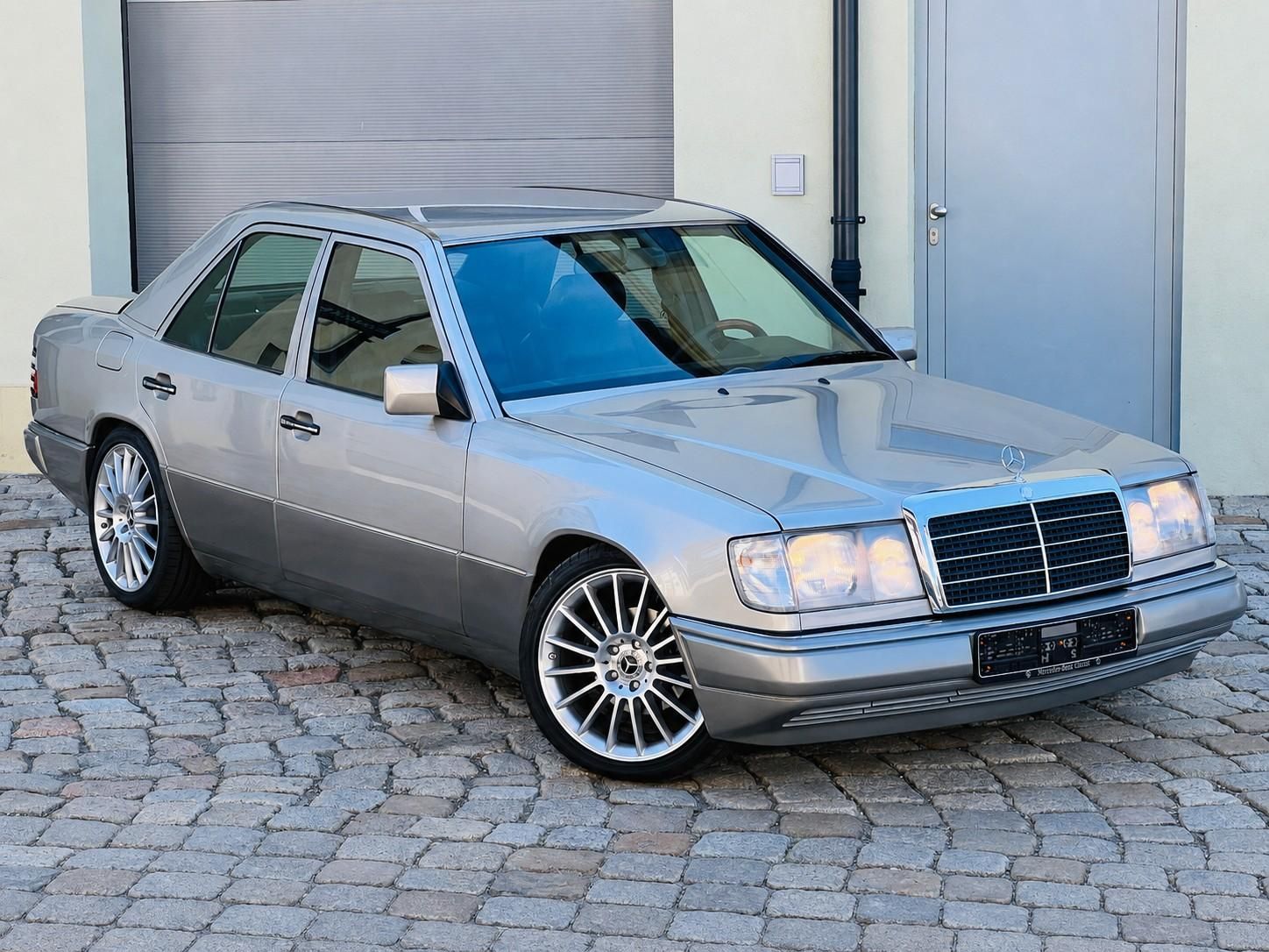 Fahrzeugabbildung Mercedes-Benz 300 E W124 Oldtimer 18" AMG | DAB | LEDER | SHZ