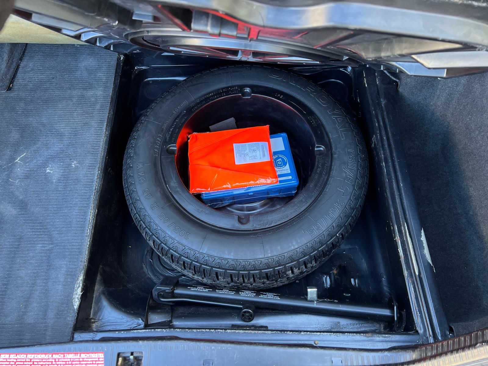 Fahrzeugabbildung Mercedes-Benz E 300 W124 Oldtimer 18" AMG | DAB | LEDER | SHZ