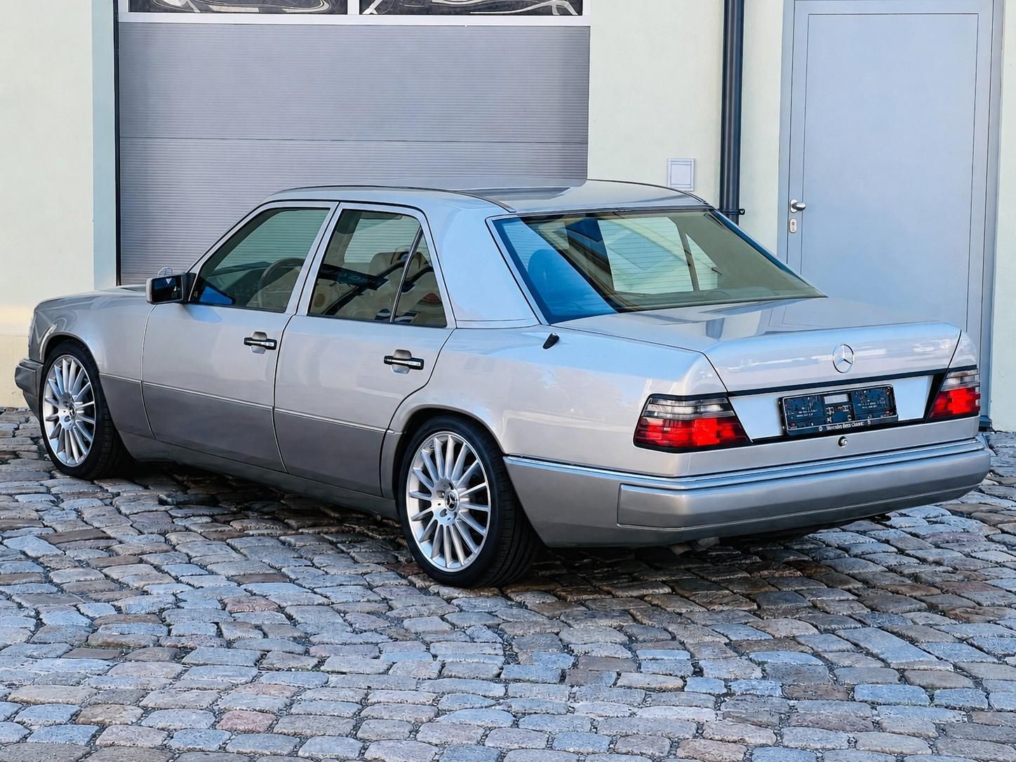 Fahrzeugabbildung Mercedes-Benz E 300 W124 Oldtimer 18" AMG | DAB | LEDER | SHZ