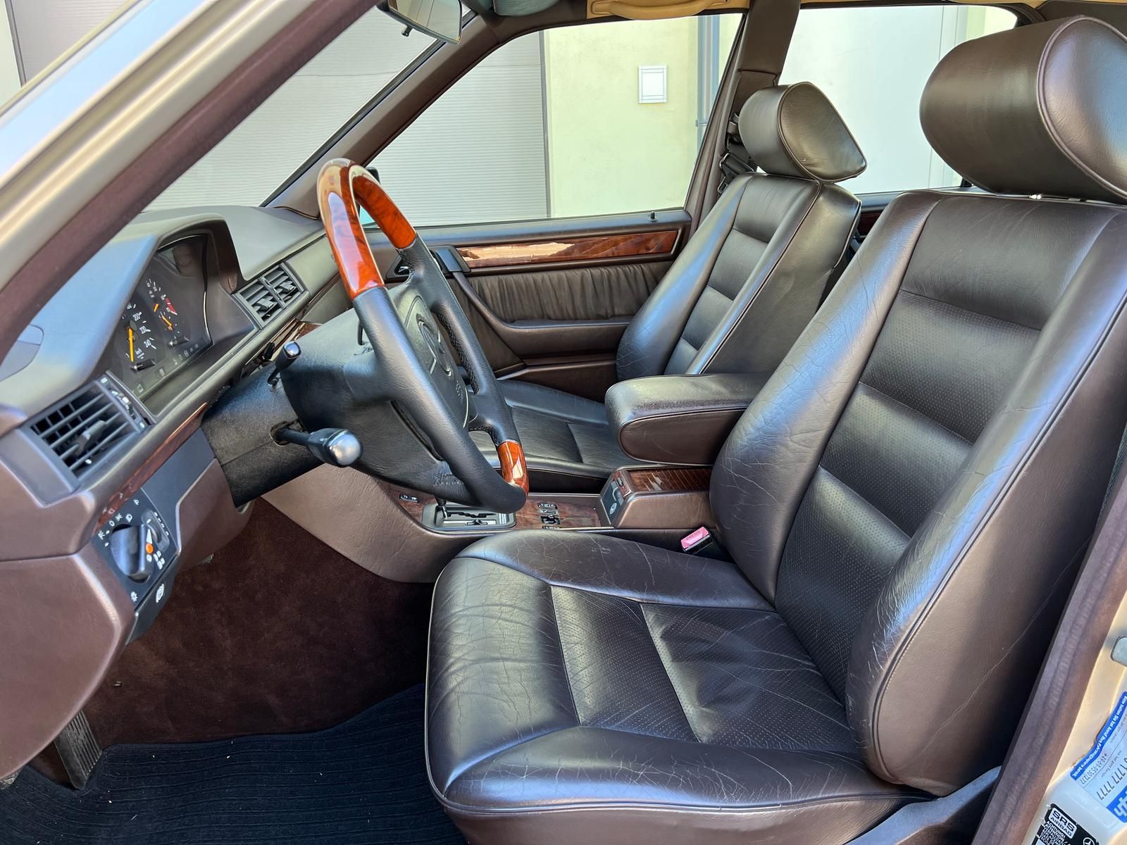 Fahrzeugabbildung Mercedes-Benz E 300 W124 Oldtimer 18" AMG | DAB | LEDER | SHZ