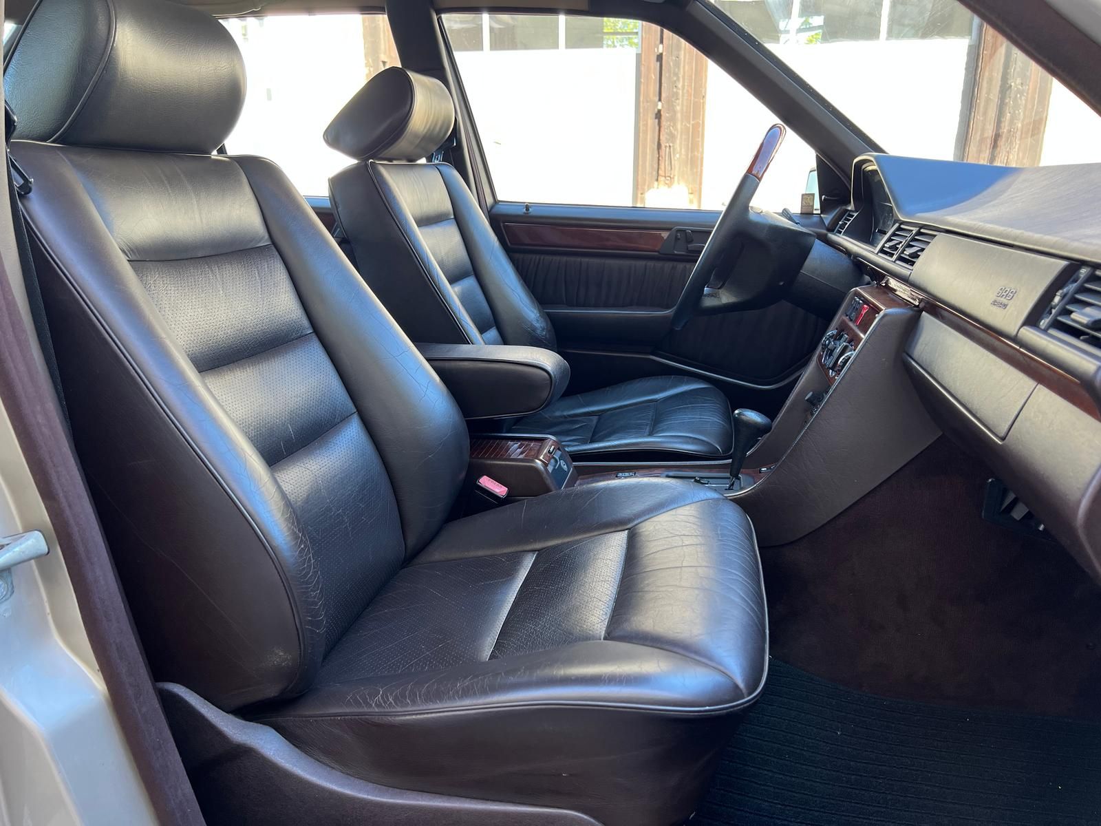 Fahrzeugabbildung Mercedes-Benz E 300 W124 Oldtimer 18" AMG | DAB | LEDER | SHZ