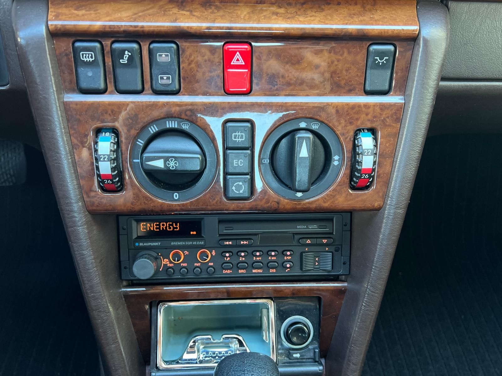 Fahrzeugabbildung Mercedes-Benz E 300 W124 Oldtimer 18" AMG | DAB | LEDER | SHZ
