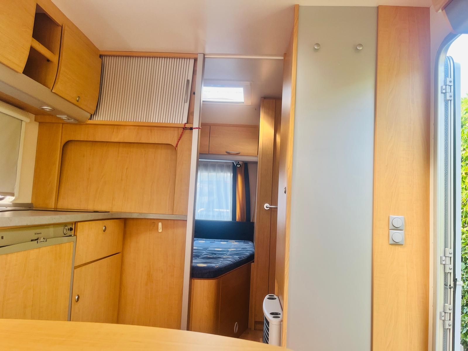 Fahrzeugabbildung Knaus Tabbert Südwind 450 FU Wohnwagen/Caravan 100km/h