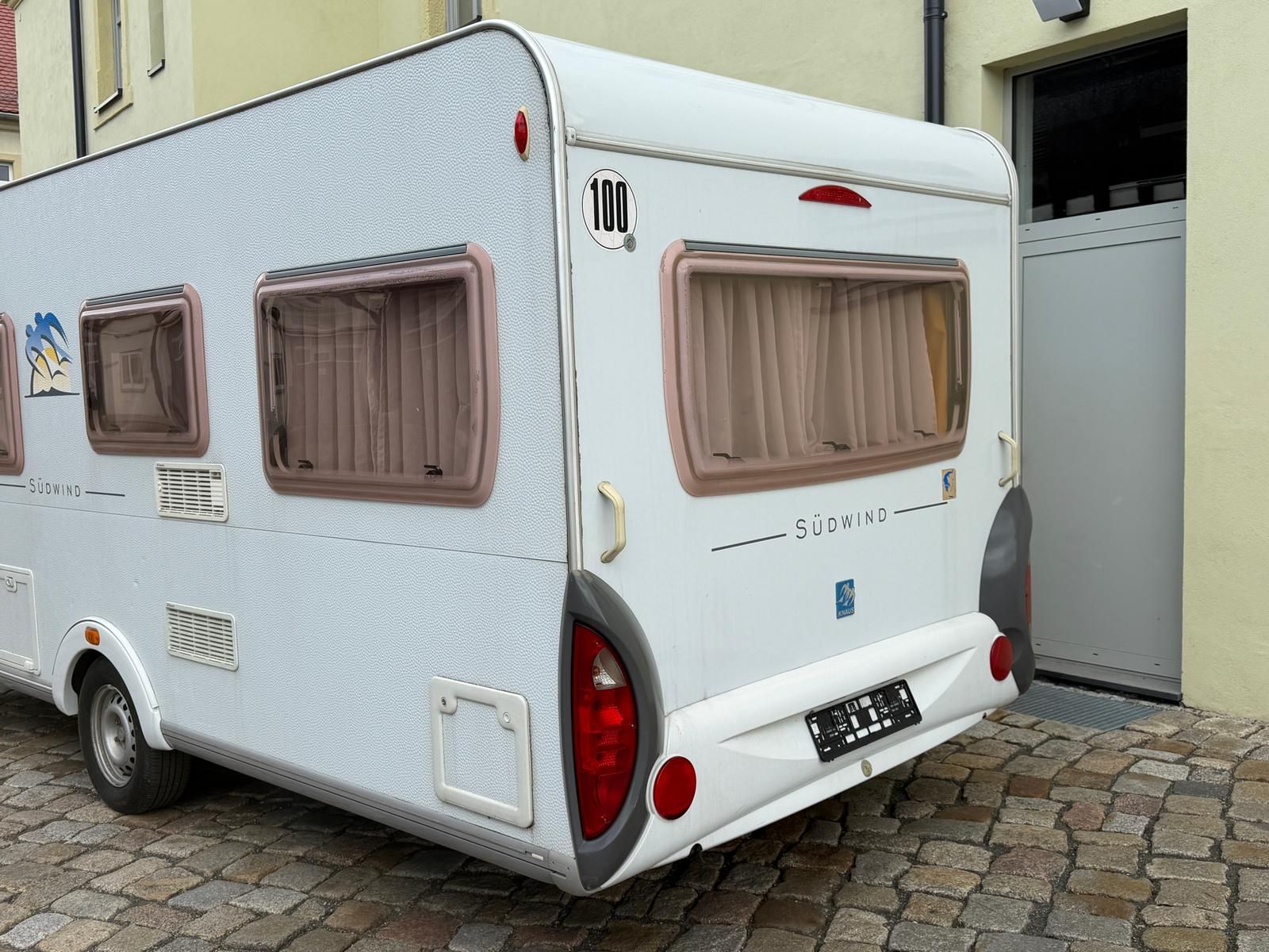 Fahrzeugabbildung Knaus Tabbert Südwind 450 FU Wohnwagen/Caravan 100km/h