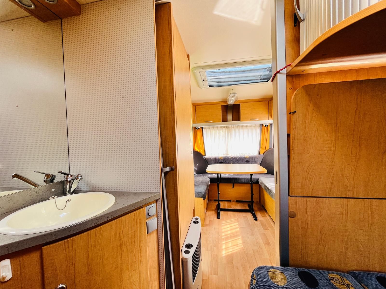Fahrzeugabbildung Knaus Tabbert Südwind 450 FU Wohnwagen/Caravan 100km/h