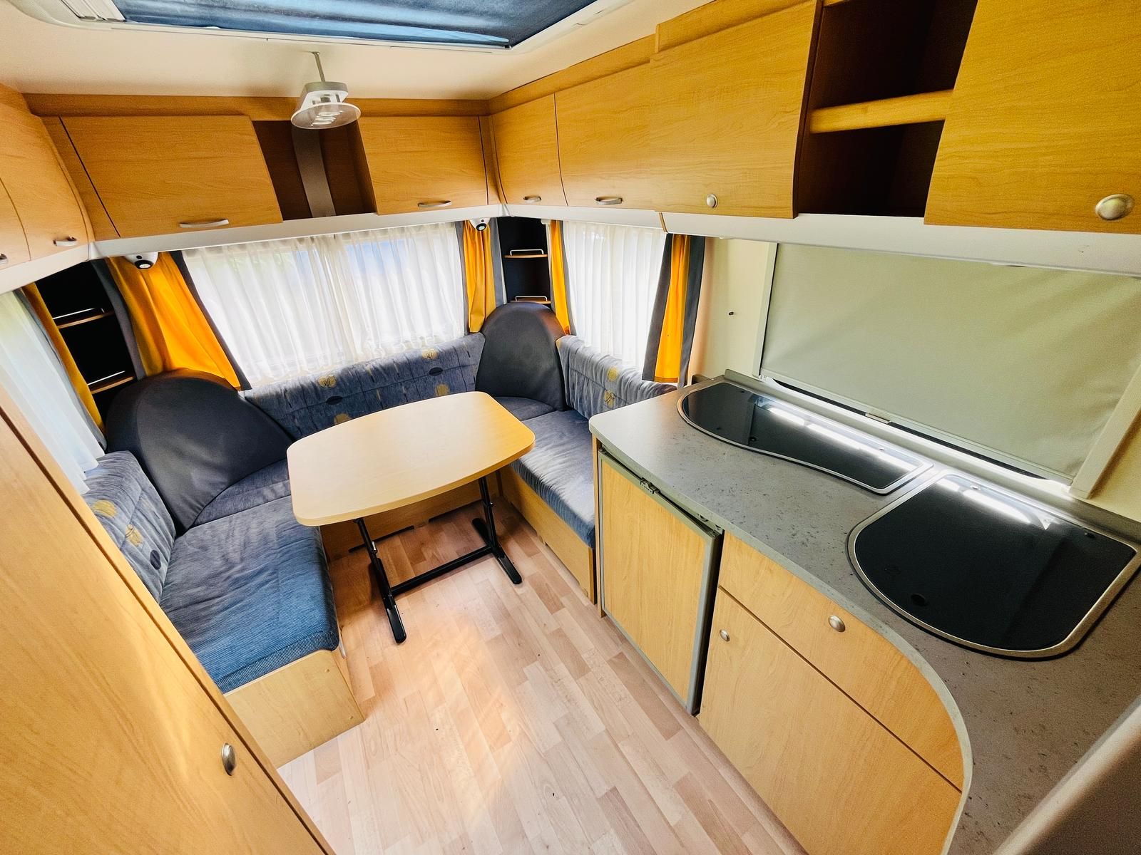 Fahrzeugabbildung Knaus Tabbert Südwind 450 FU Wohnwagen/Caravan 100km/h
