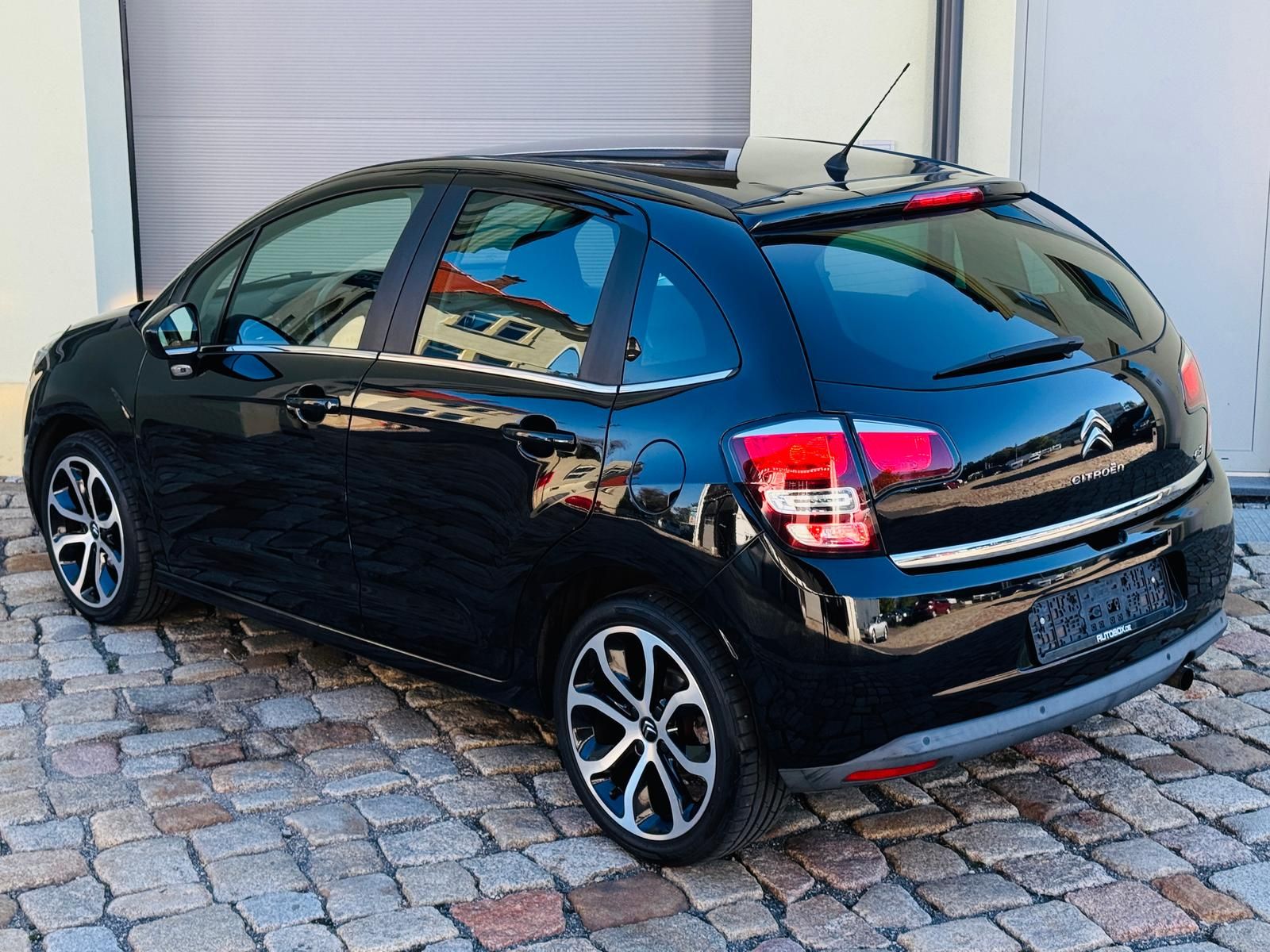 Fahrzeugabbildung Citroën C3 1.6 VTi Red Block PDC + 1.HAND