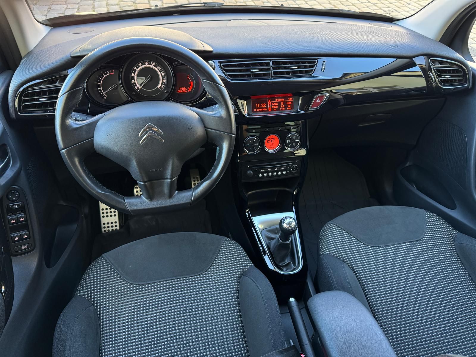 Fahrzeugabbildung Citroën C3 1.6 VTi Red Block PDC + 1.HAND