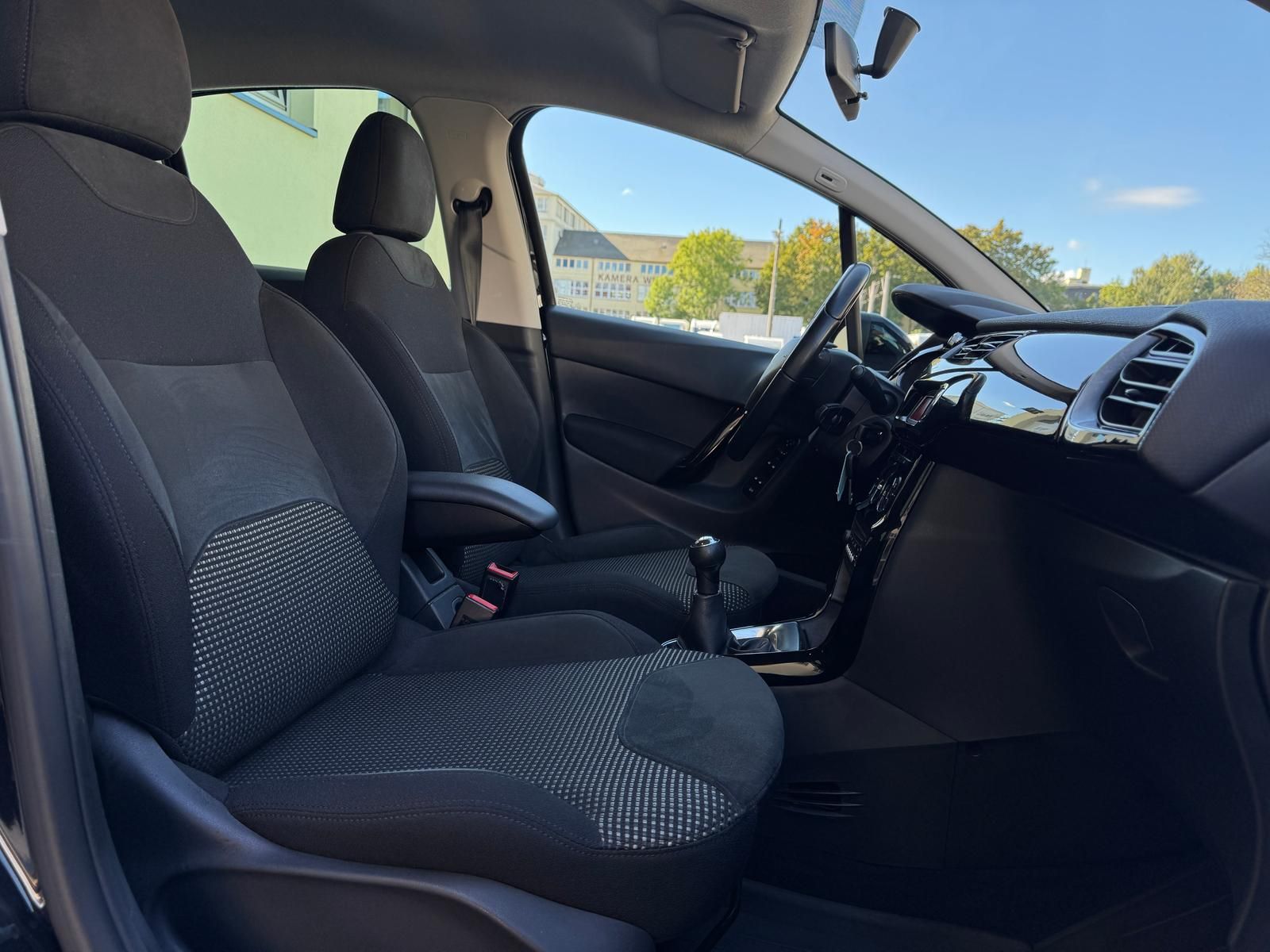 Fahrzeugabbildung Citroën C3 1.6 VTi Red Block PDC + 1.HAND
