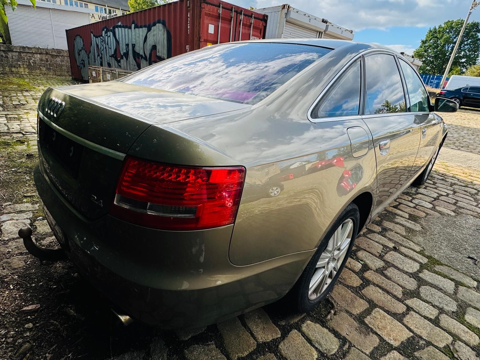Fahrzeugabbildung Audi A6 2.4 V6  Limousine