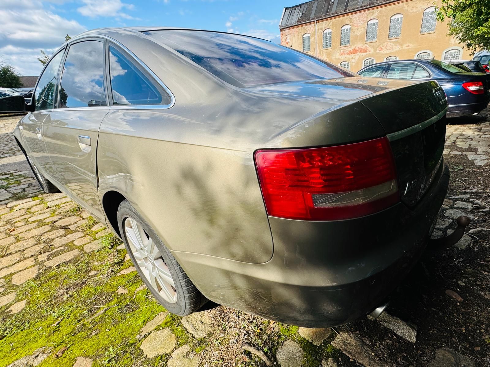 Fahrzeugabbildung Audi A6 2.4 V6  Limousine